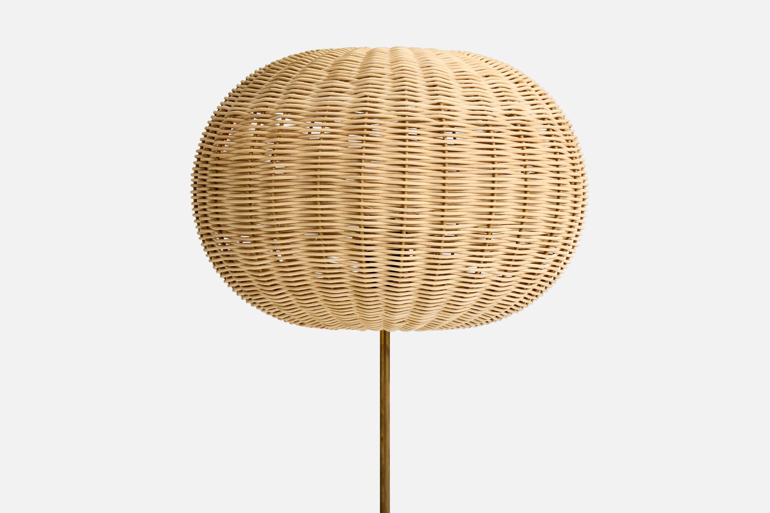 Mid-Century moderno Lampada da terra di design italiano, ottone, metallo, rattan, Italia, anni '60 in vendita