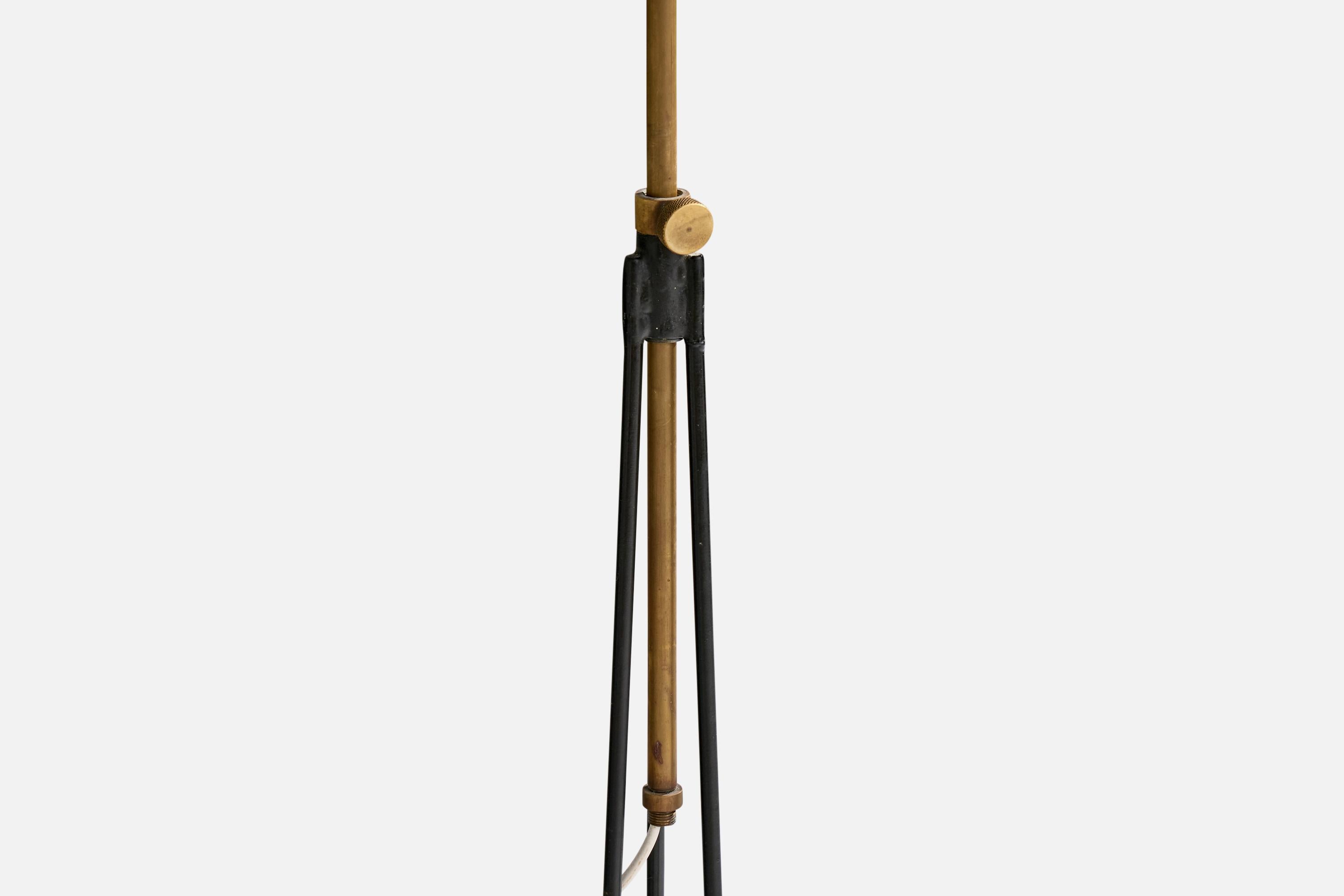 Italiano Lampada da terra di design italiano, ottone, metallo, rattan, Italia, anni '60 in vendita