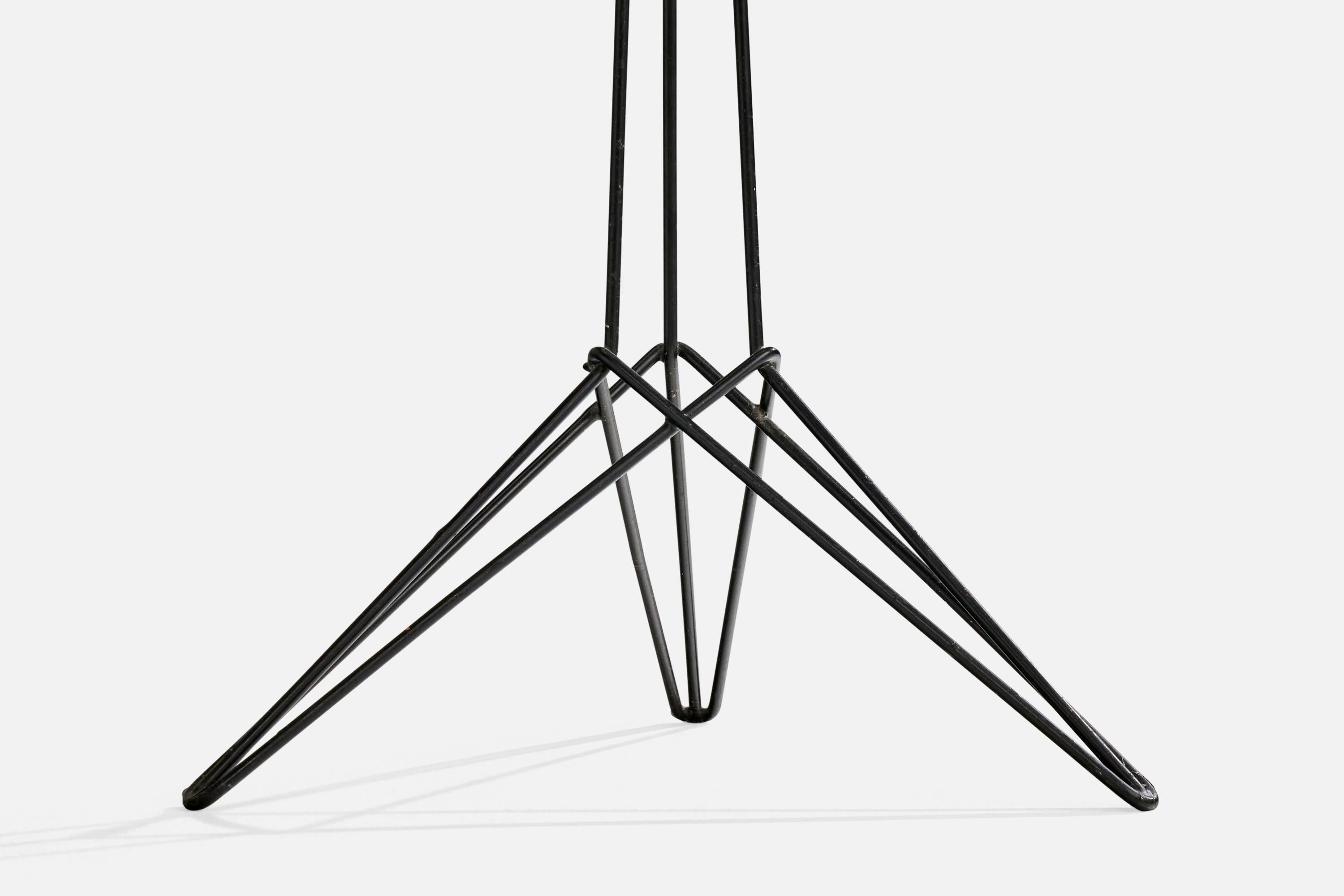 Metallo Lampada da terra di design italiano, ottone, metallo, rattan, Italia, anni '60 in vendita