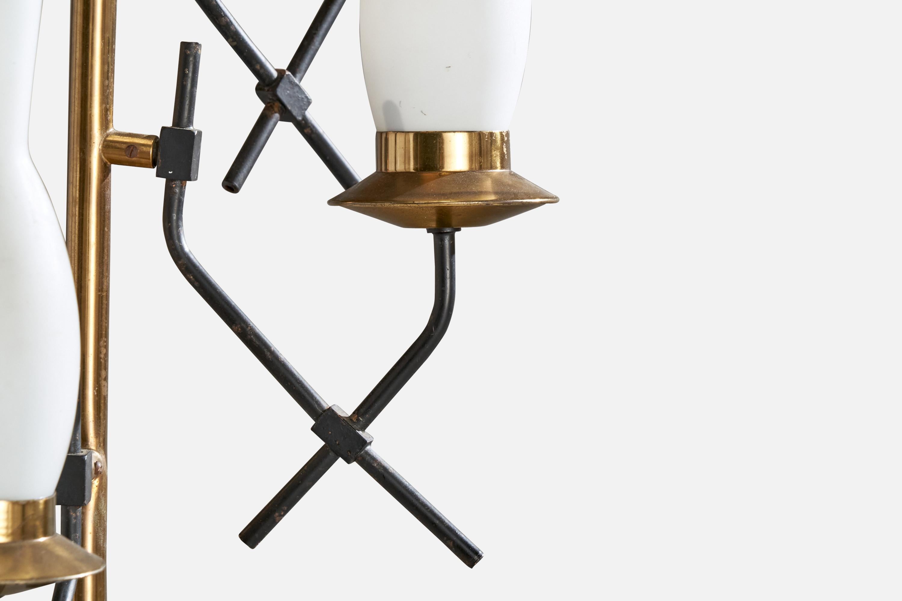 Lampada da terra di design italiano, ottone, teak, vetro, metallo, Italia, anni '50 In condizioni buone in vendita a High Point, NC