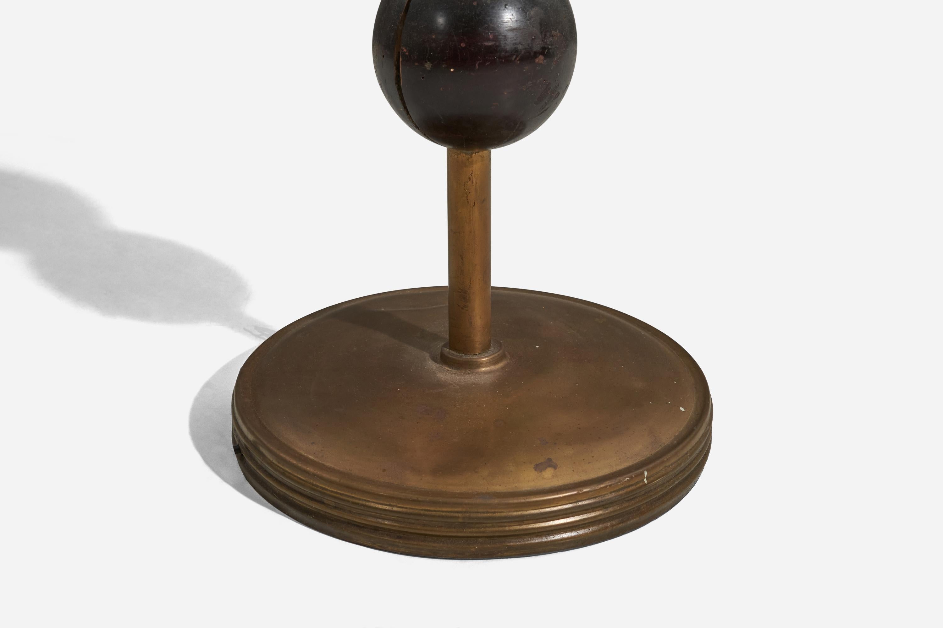 Metà XX secolo Lampada da terra di design italiano, ottone, legno, Italia, anni '30 in vendita