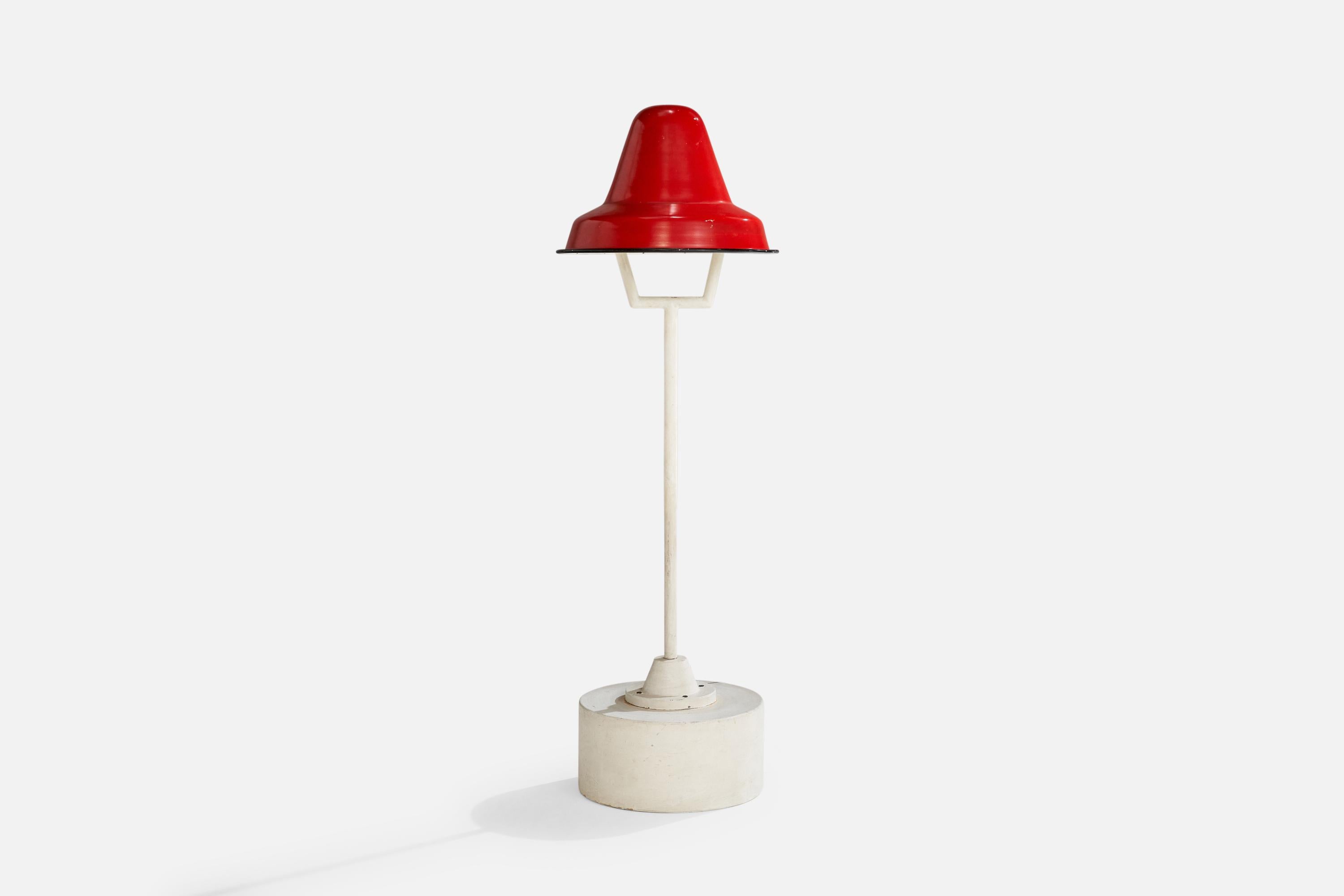 A small red-lacquered and white painted floor lamp designed and produced in Italy, c. 1960s.

Dimensions of Lamp with Shade (inches): 44“ H x 14“ Diameter

Bulb Specifications: E-26

Number of Sockets (per fixture): 1

Sold with lampshade.

All