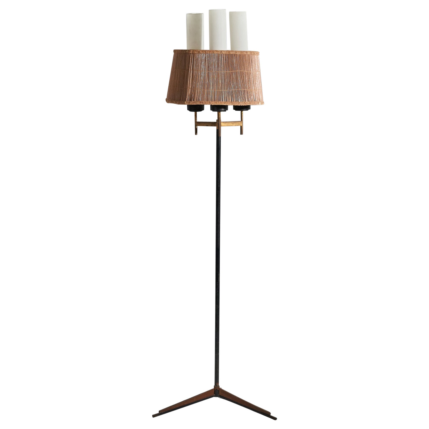 Diseñador italiano, Lámpara de pie, ratán, latón, metal, teca, cristal, Italia, años 50