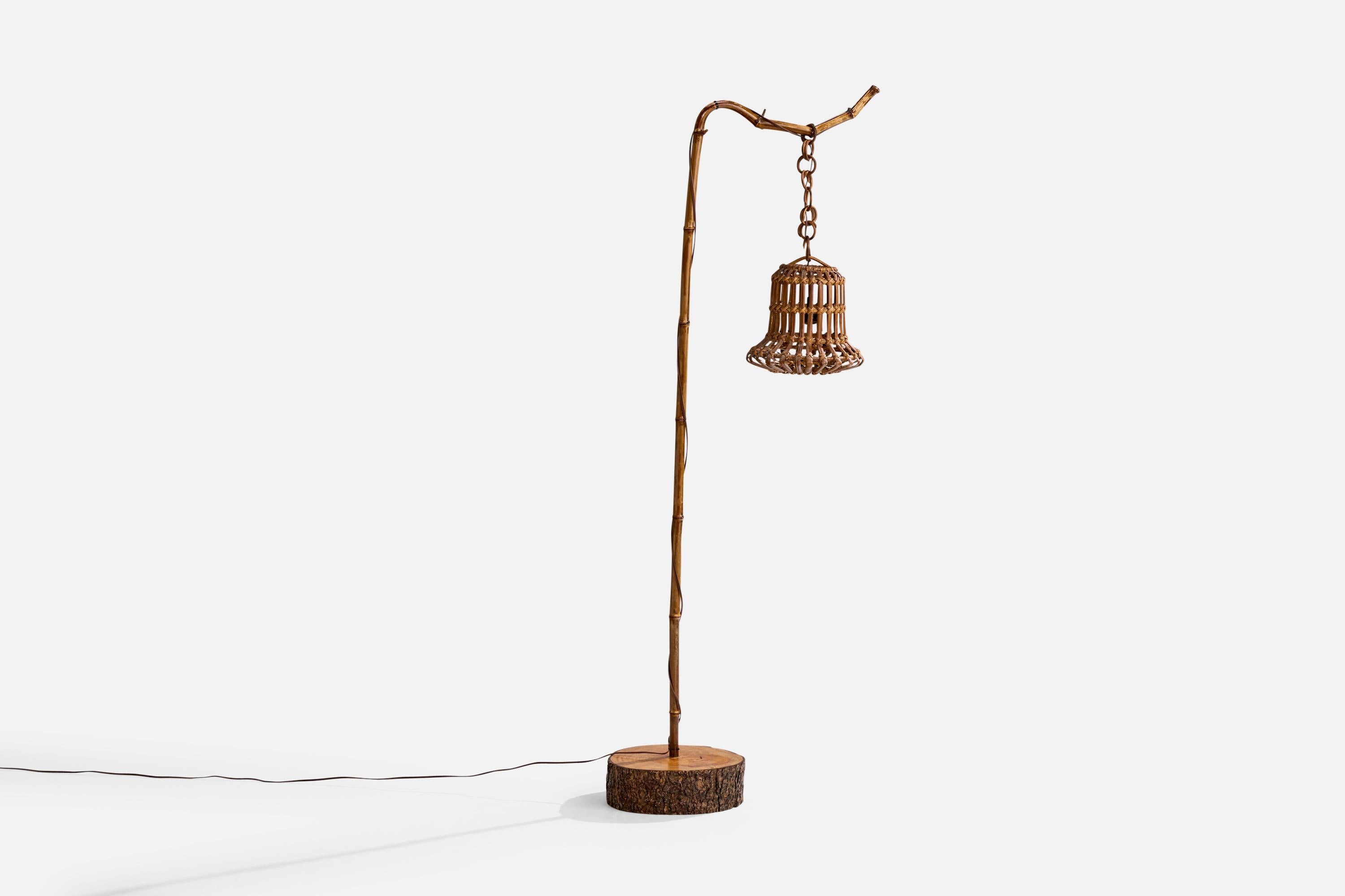 Lampadaire en bois, bambou et rotin conçu et produit en Italie, c.C. années 1970.

Dimensions globales (pouces) : 69 