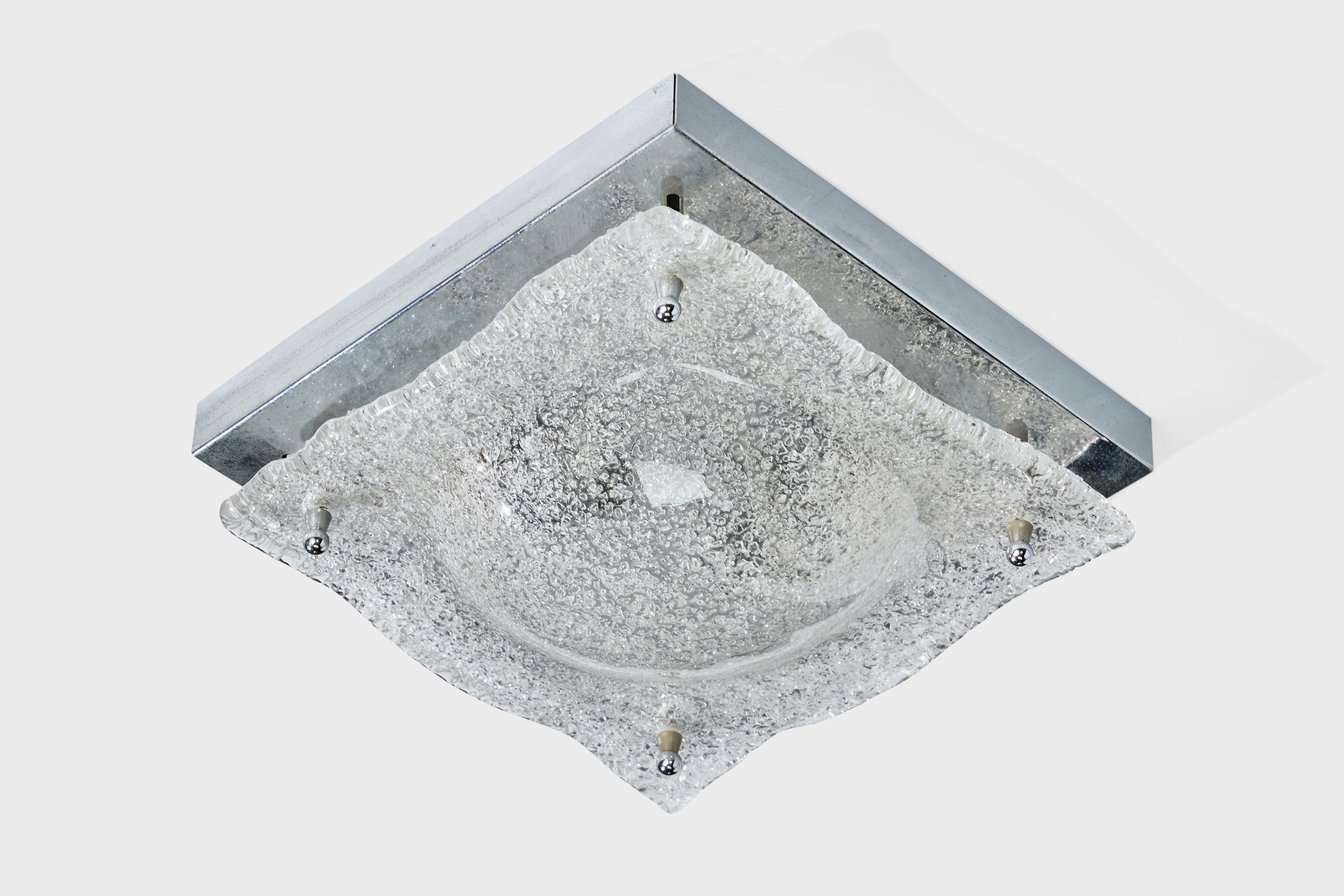 Monture affleurante en verre de Murano et en métal chromé, conçue et produite en Italie, c.C. années 1960.

Dimensions globales (pouces) : 3.5 