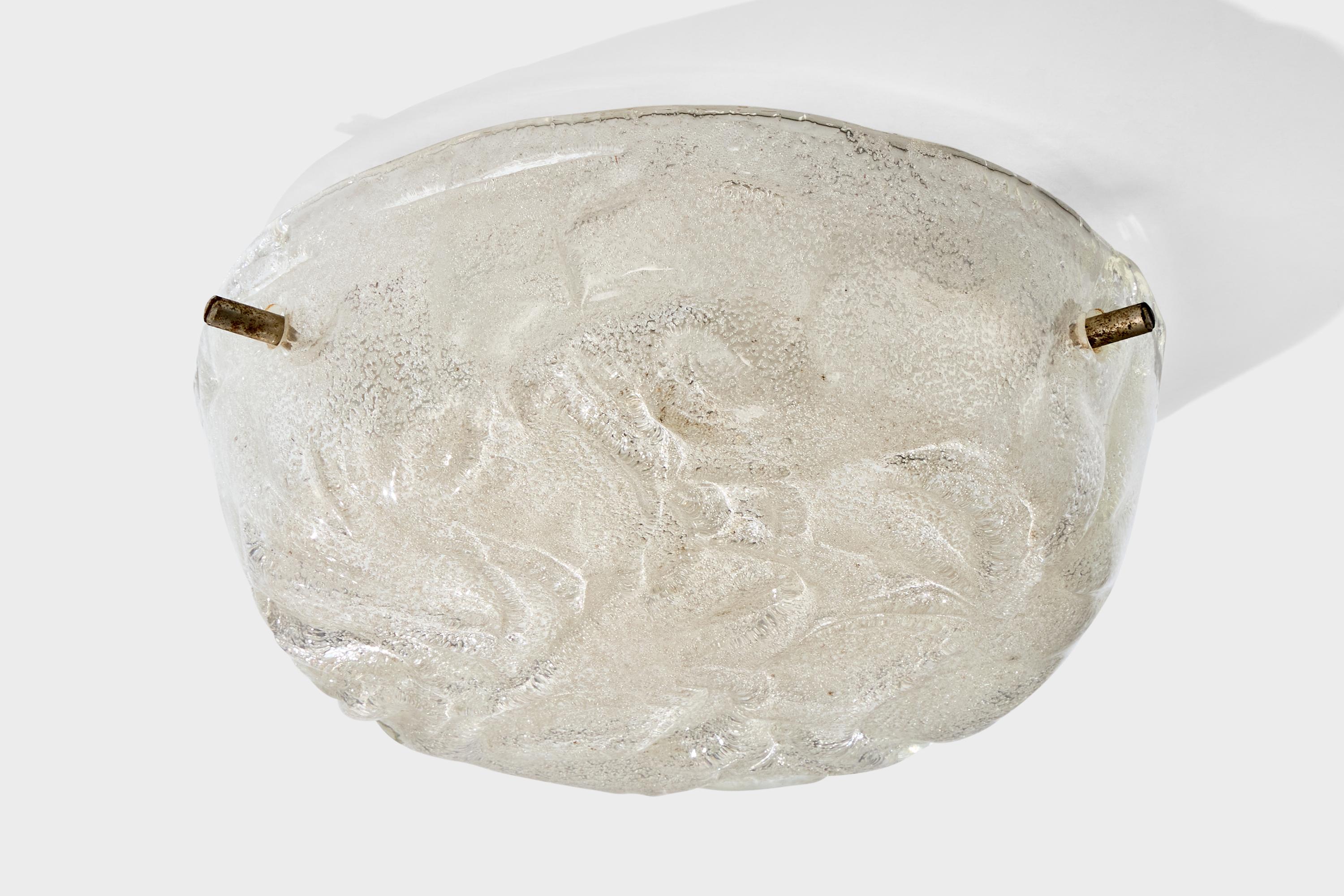 Monture affleurante en verre de Murano et en métal, conçue et produite en Italie, C.C. 1950.

Oxydation présente sur le métal

Dimensions globales (pouces) : 4.25