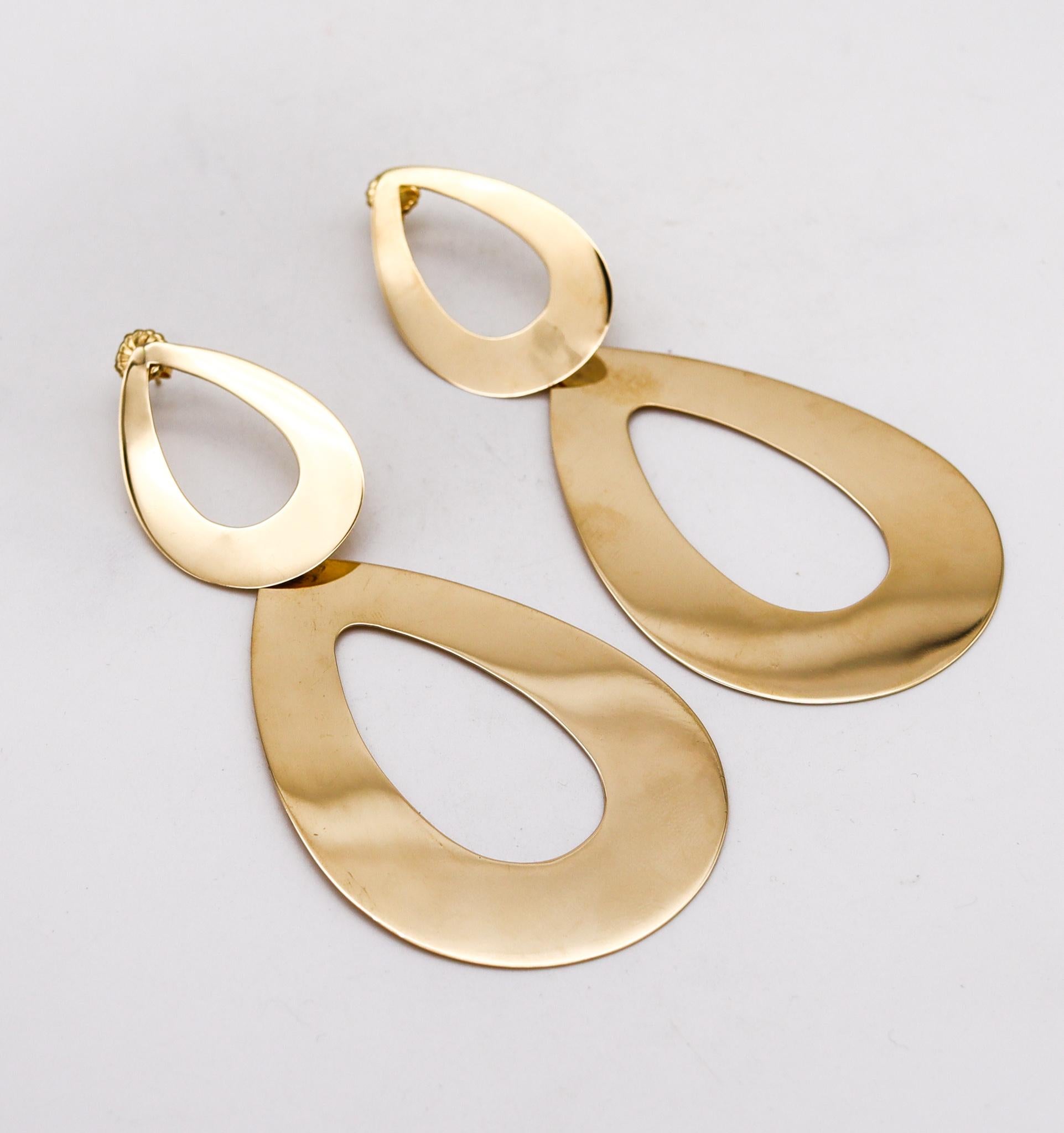 Geometric dangle drop earrings.

Beautiful oversized statements pieces, created in Italy in solid yellow gold of 18 karats with very high polished finish. Fitted with a pair of posts for pierced ears and butterfly backs.

Weight: 22.95 Grams, (14.71