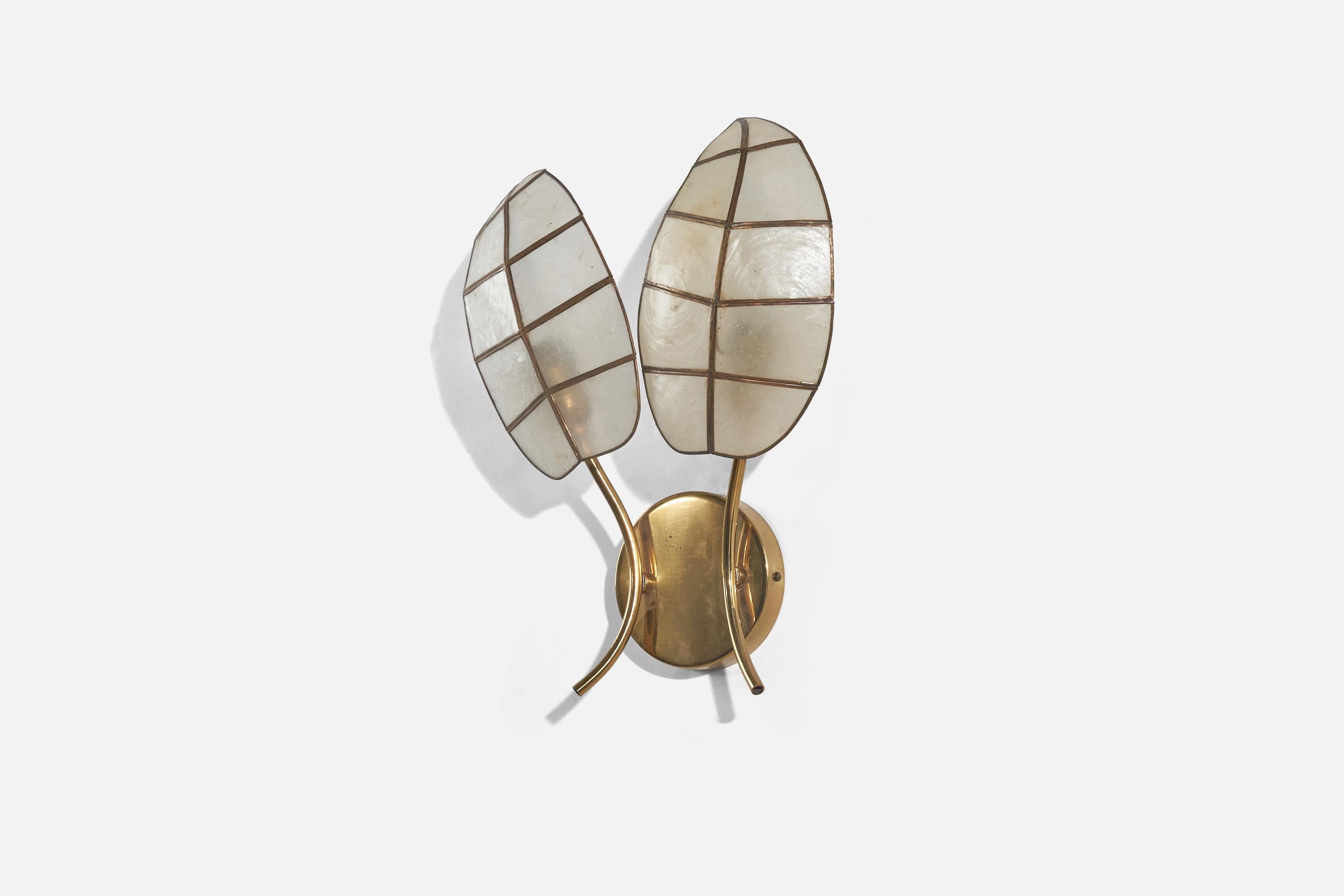 A brass and glass leaf sconce designed and produced in Italy, c. 1960s.

Dimensions of back plate (inches) : 4.22 x 4.22 x 0.90 (Height x Width x Depth).
 