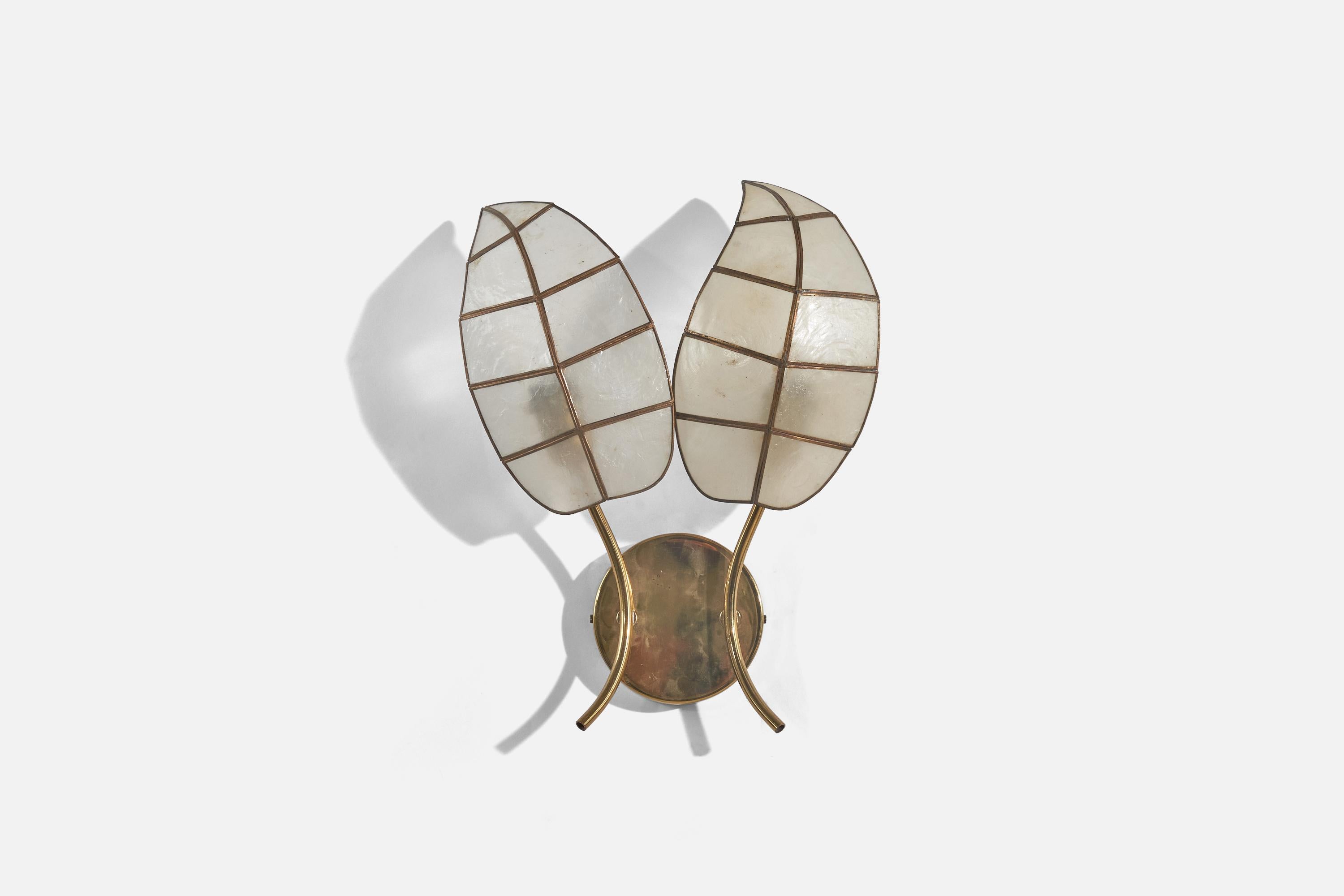 Italian Designer, Leaf Sconce, Brass, Glass, Italy, 1960s In Good Condition For Sale In High Point, NC