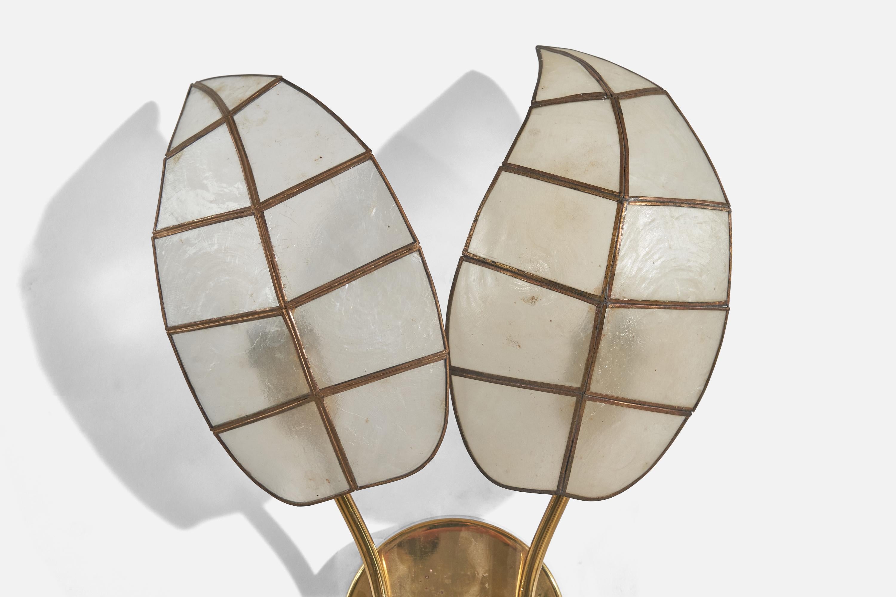 Italienischer Designer, Blatt-Wandleuchter, Messing, Glas, Italien, 1960er Jahre im Angebot 1
