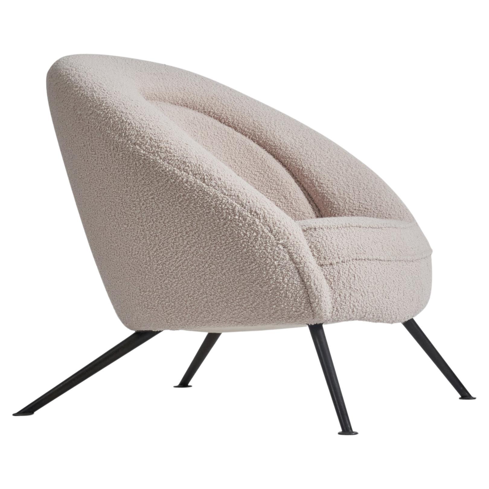 Fauteuil de salon de designer italien, métal laqué noir, tissu blanc, Italie, années 1950