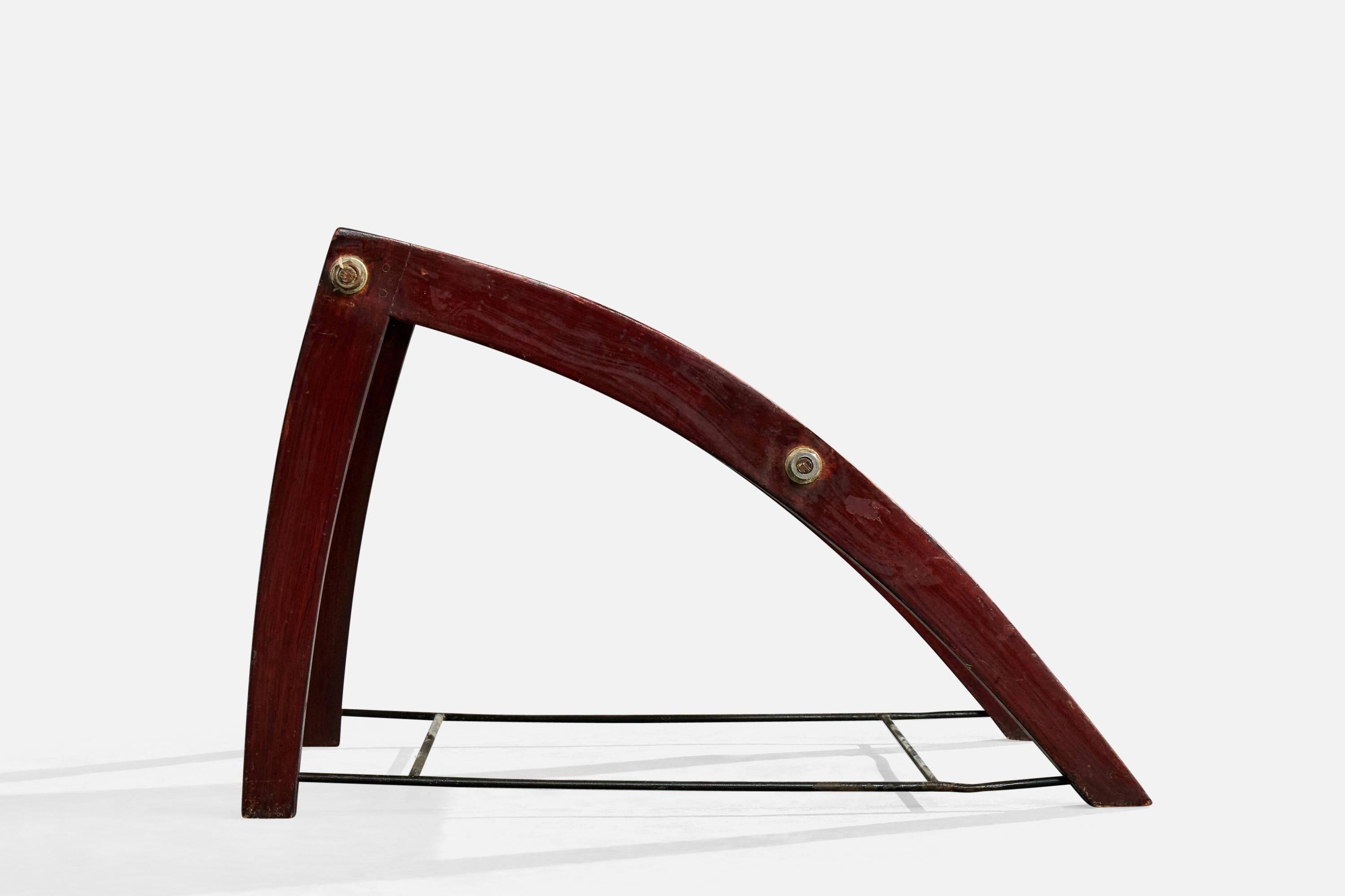 Mid-Century Modern Chaise longue avec pouf de designer italien, Wood, rotin, fer, Italie, années 1950 en vente