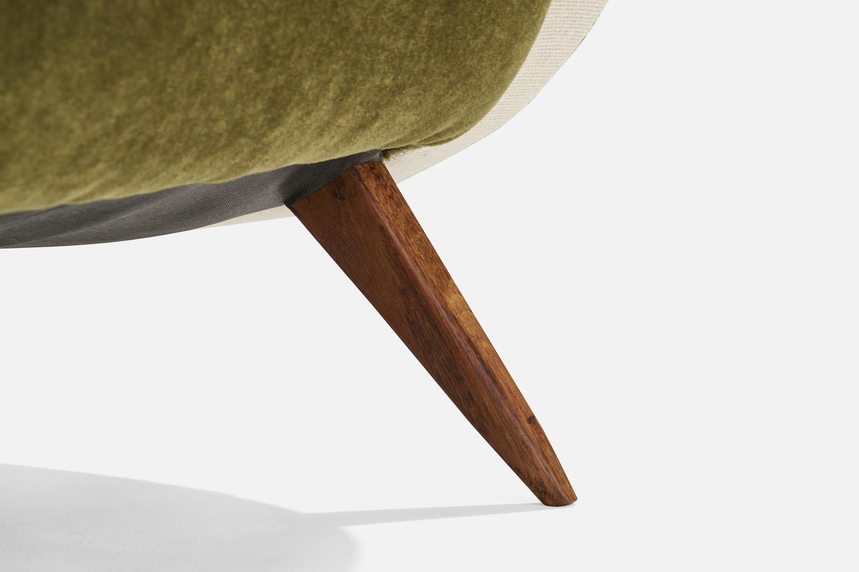 Mid-Century moderno Sedie da salotto di design italiano, Fabrice, Mohair, Noce, Italia, anni '50 in vendita