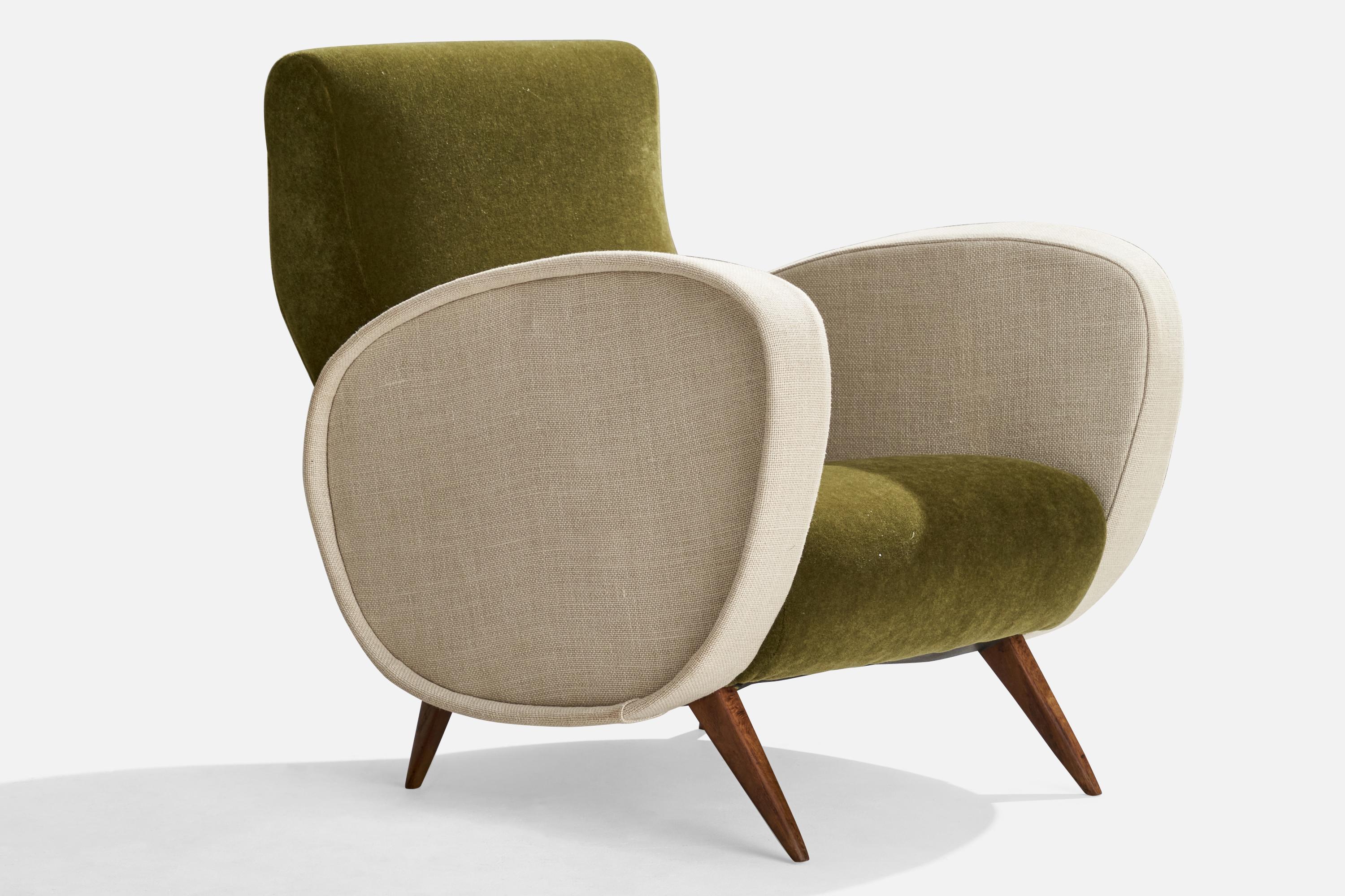 Metà XX secolo Sedie da salotto di design italiano, Fabrice, Mohair, Noce, Italia, anni '50 in vendita