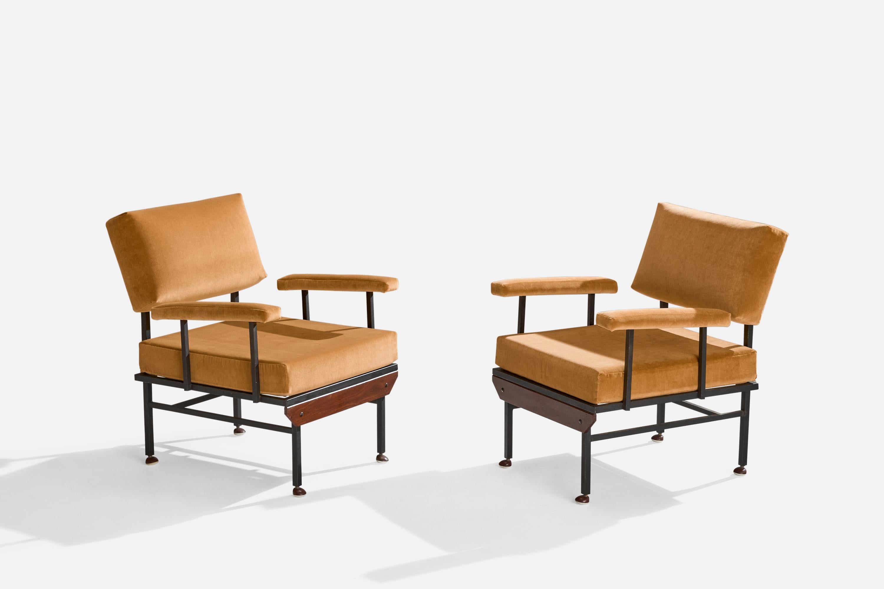 Pareja de sillones de salón de hierro pintado de negro, teca y terciopelo marrón, diseñados y fabricados en Italia, años 50.

Altura del asiento 16,5

