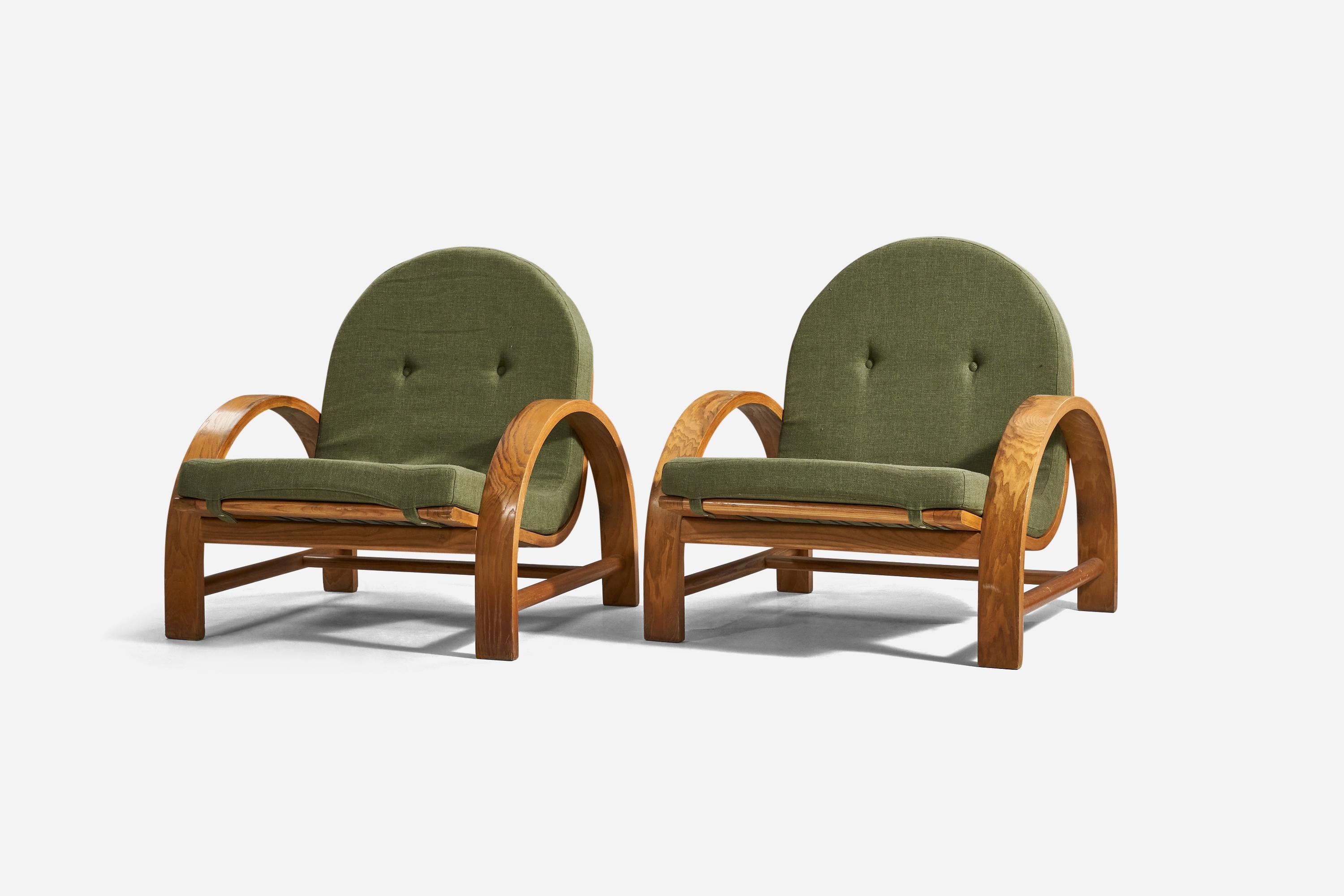 A pair green fabric and oak lounge chairs designed and produced in Italy, 1940s. 

