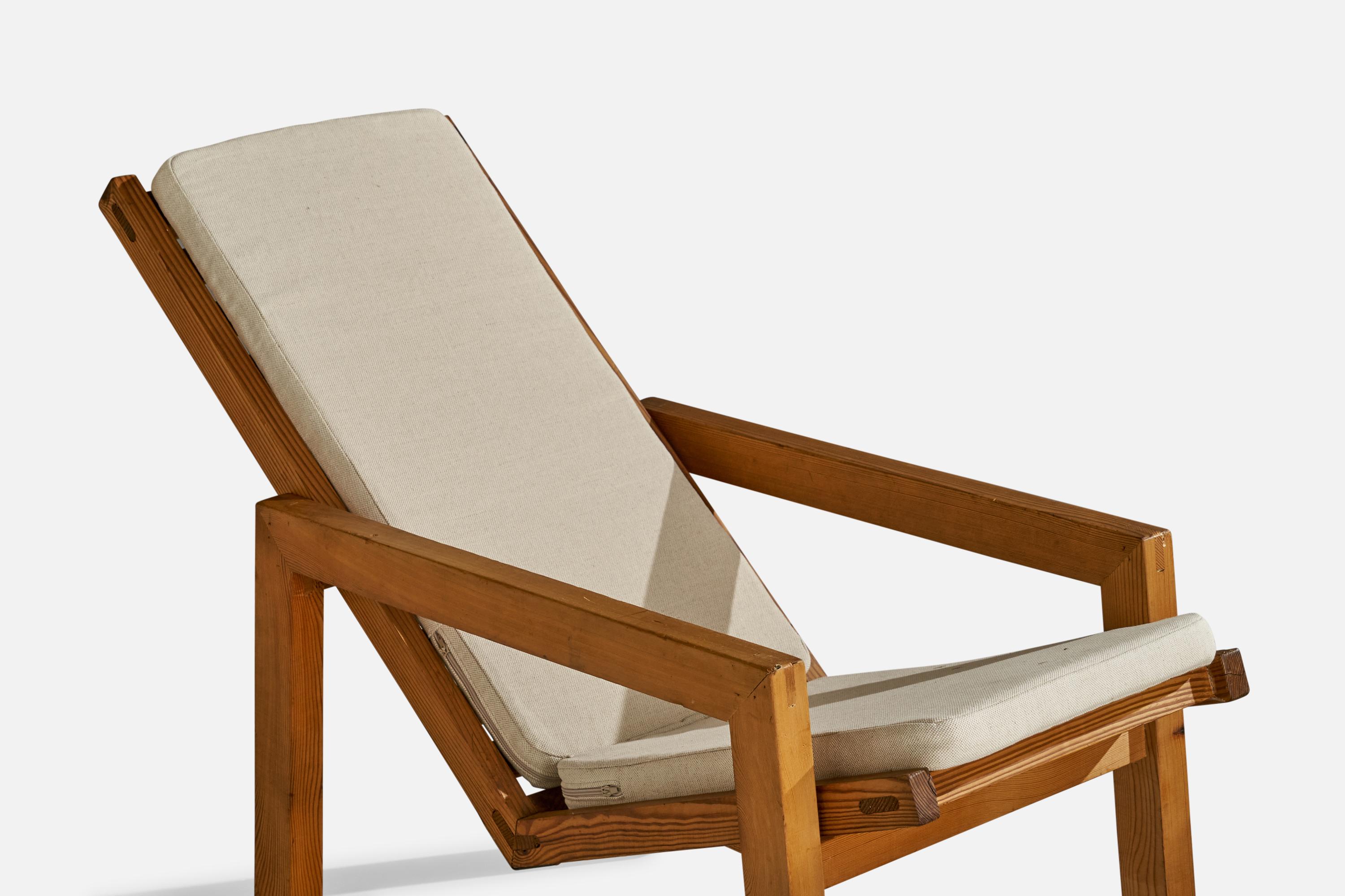 Late 20th Century Italian Designer, Lounge Chairs, Pine, Fabric, Italy, 1970s For Sale