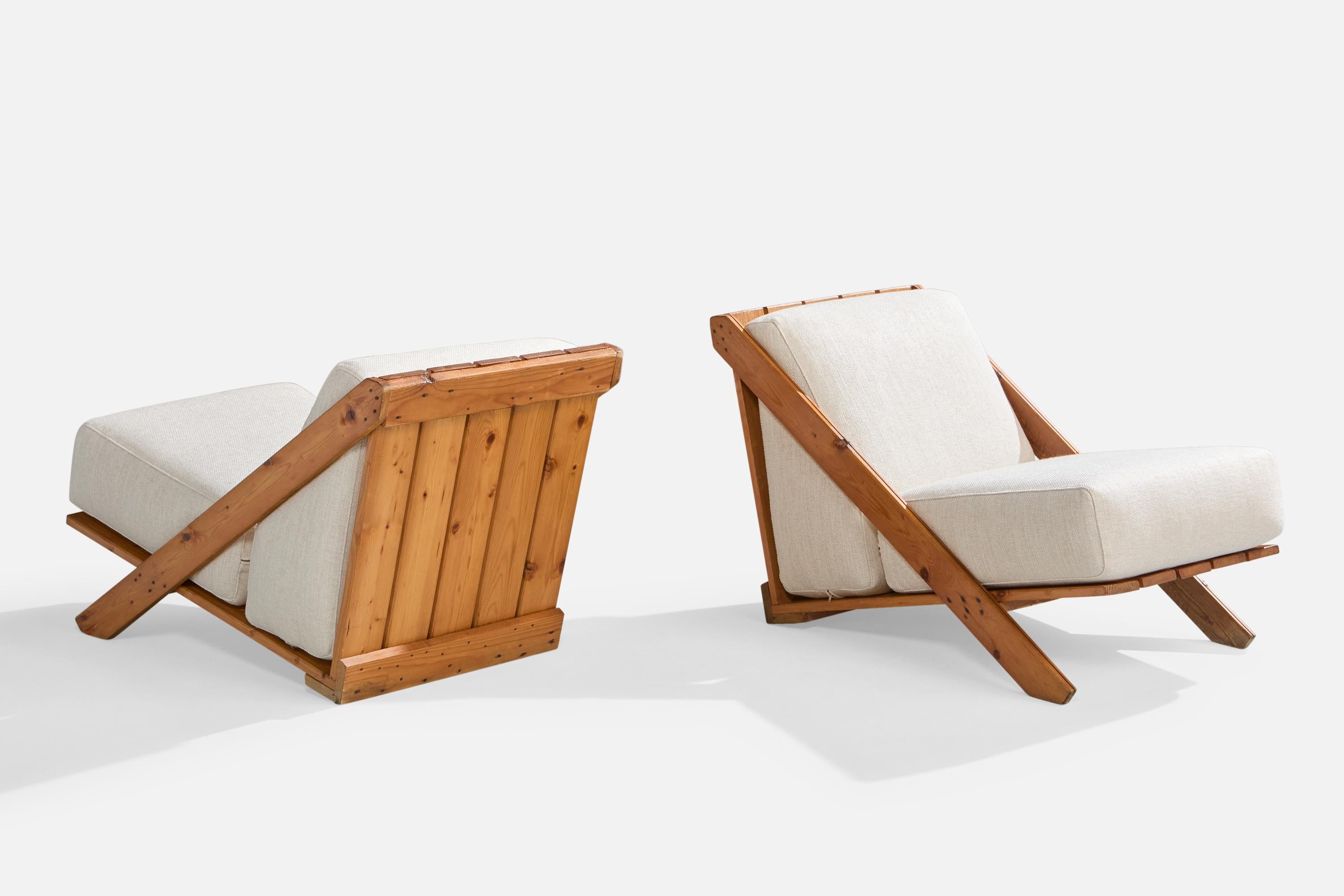 Italian Designer, Lounge Chairs, Pine, Fabric, Italy, 1970s In Good Condition For Sale In High Point, NC