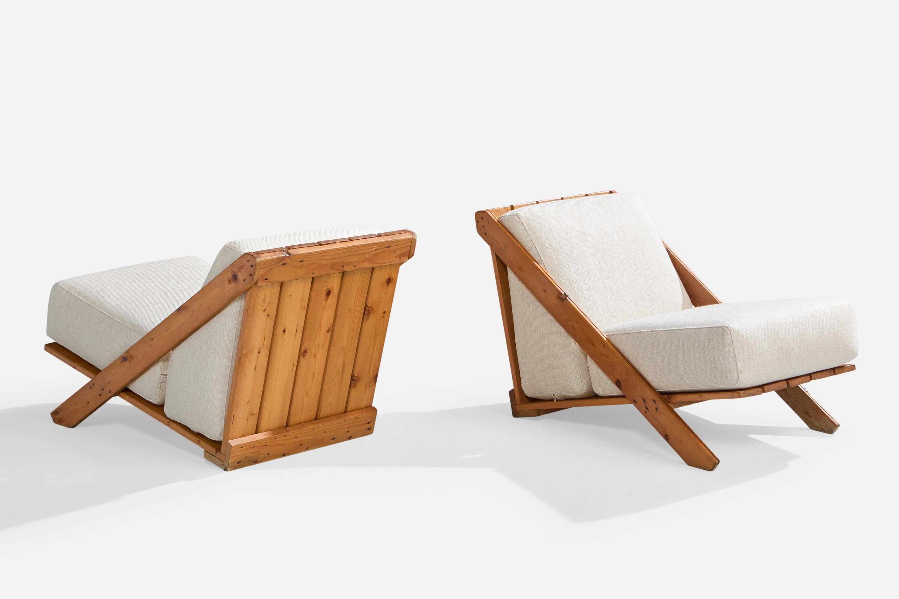 Italian Designer, Lounge Chairs, Pine, Fabric, Italy, 1970s In Good Condition In High Point, NC