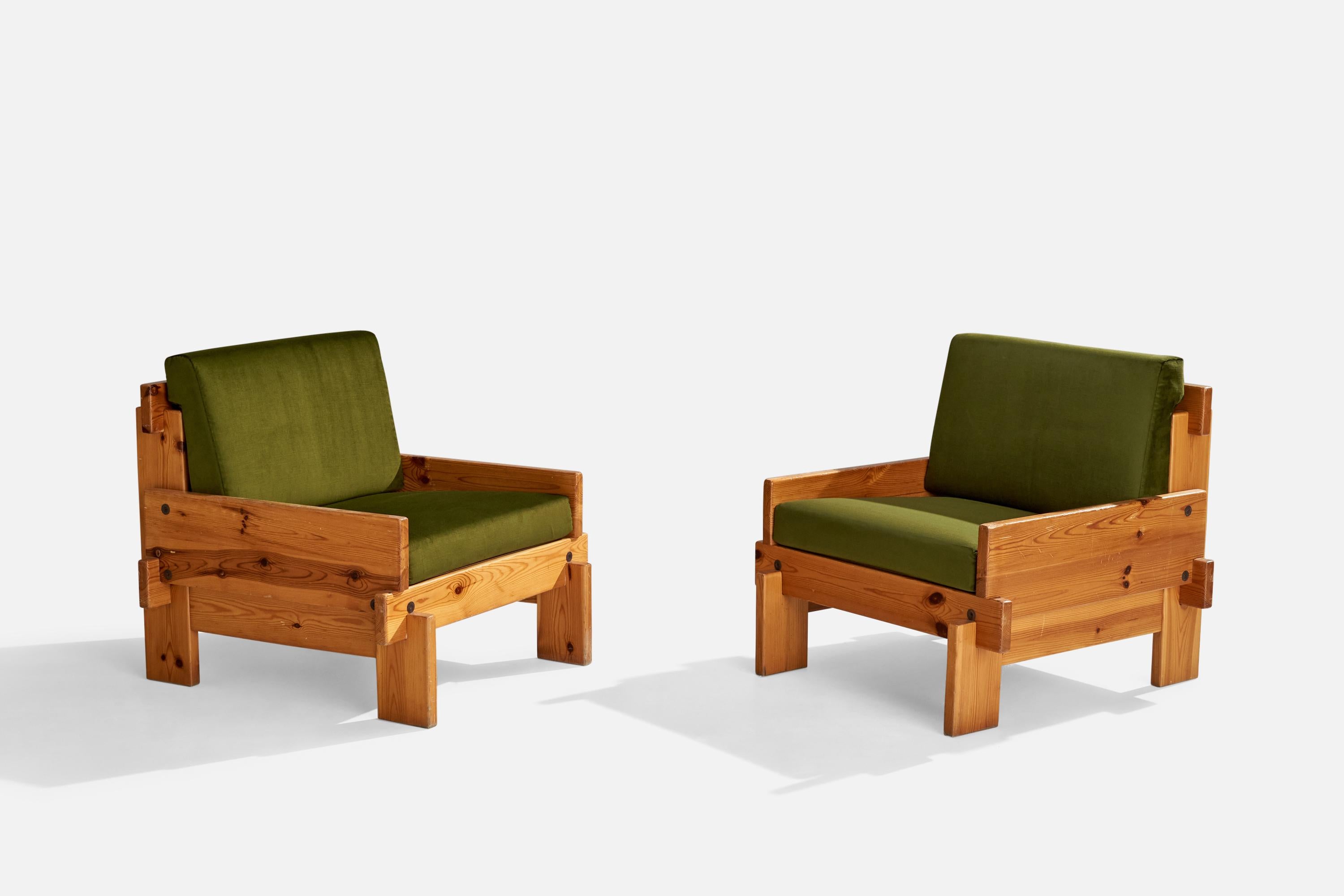 A pair of pine and green velvet lounge chairs designed and produced in Italy, c. 1970s.

Seat height: 16”