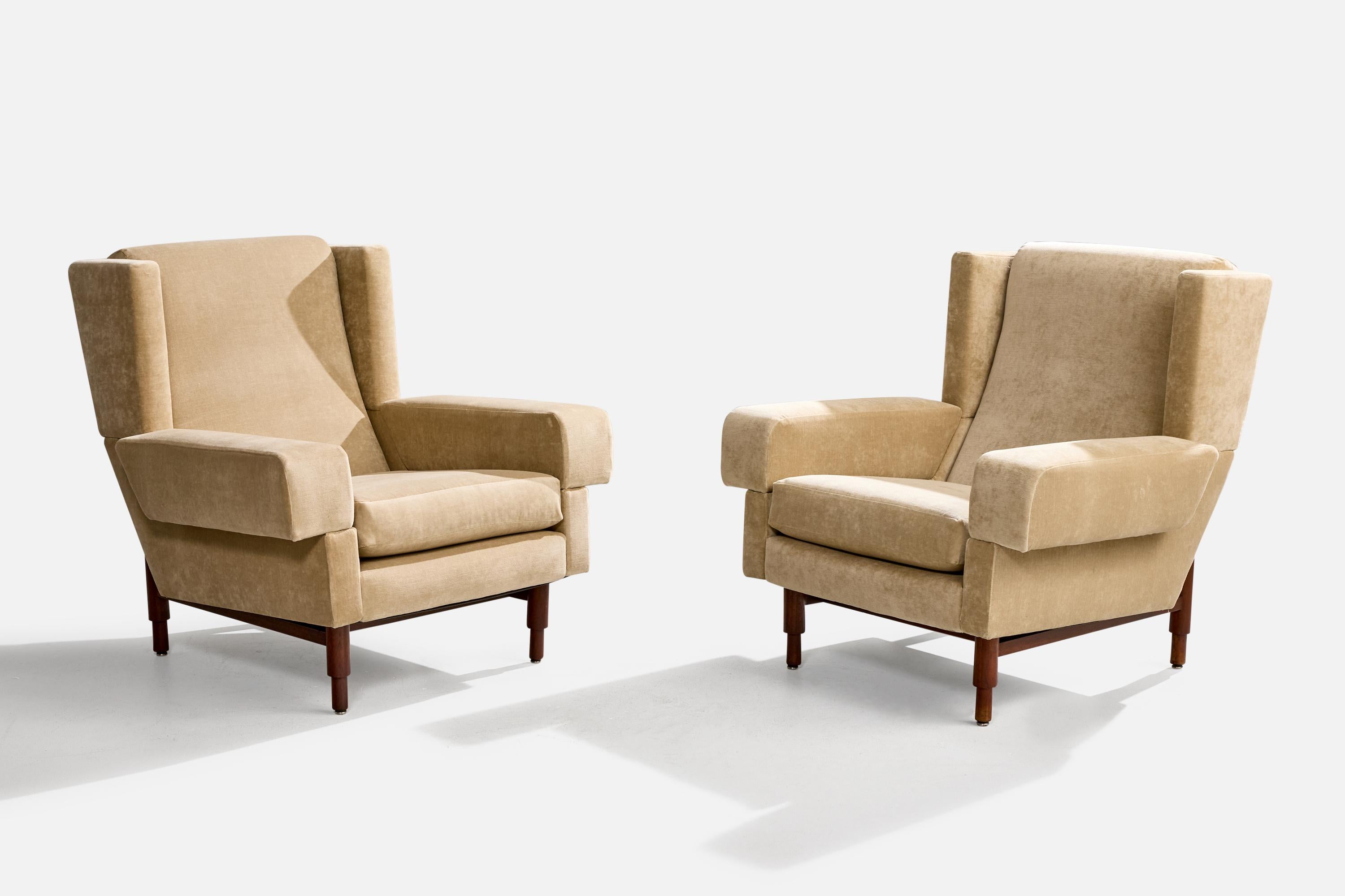 Mid-Century Modern Italian Designer, Lounge Chairs, Velvet, Wood, Italy, 1950s en vente