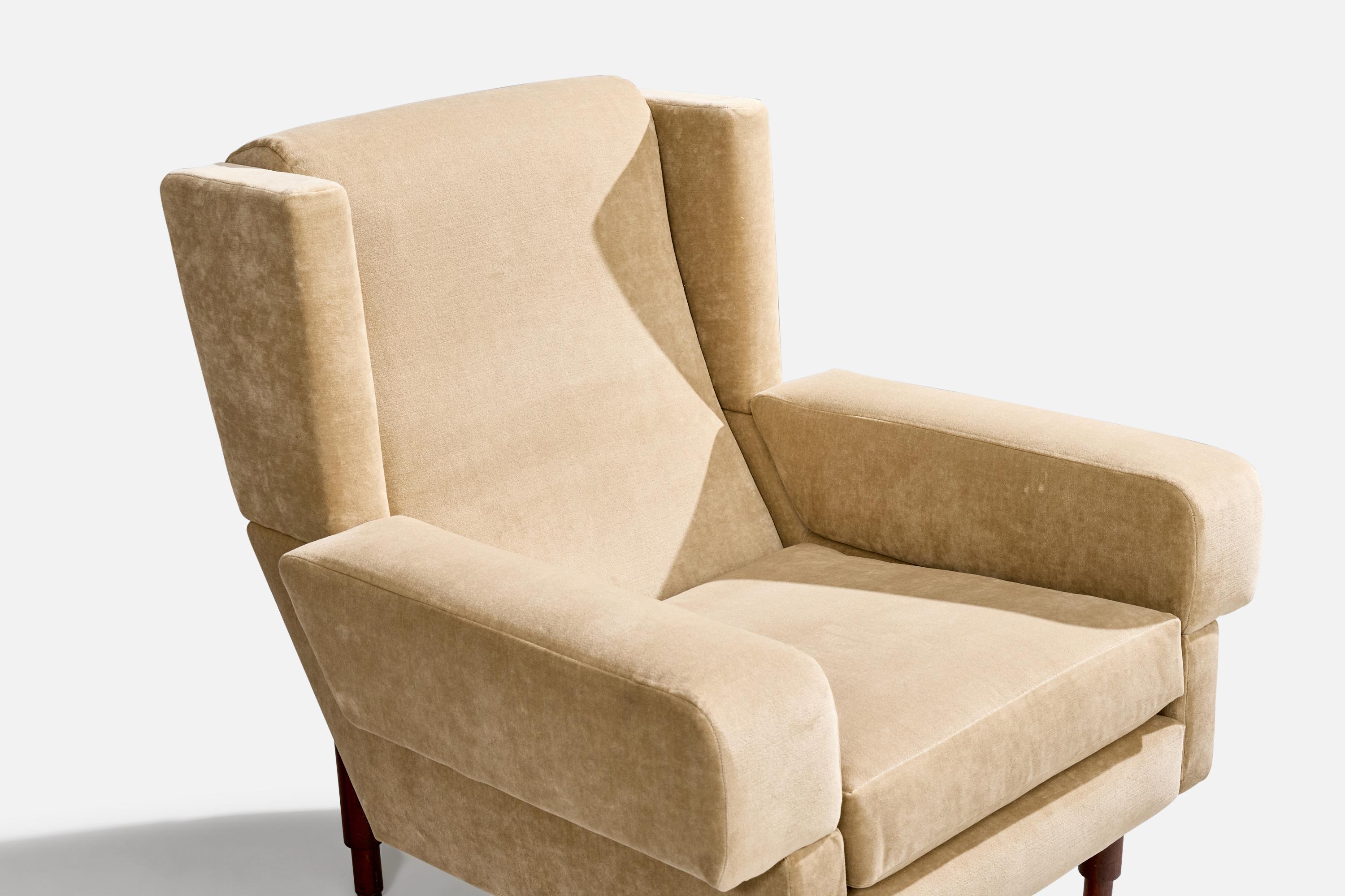 Italian Designer, Lounge Chairs, Velvet, Wood, Italy, 1950s en vente 1