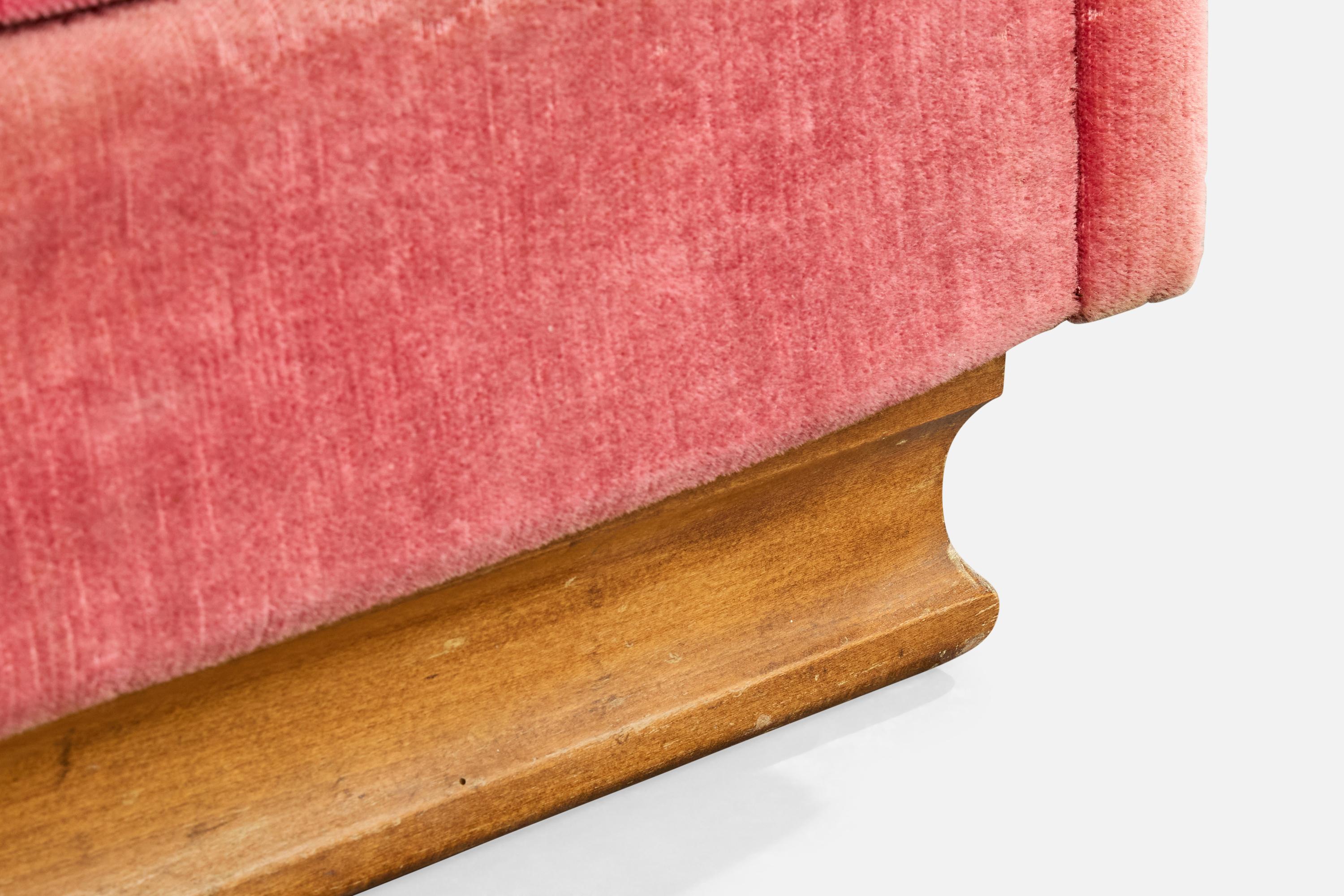 Designer italien, fauteuils de salon, velours, bois, Italie, années 1960 en vente 7