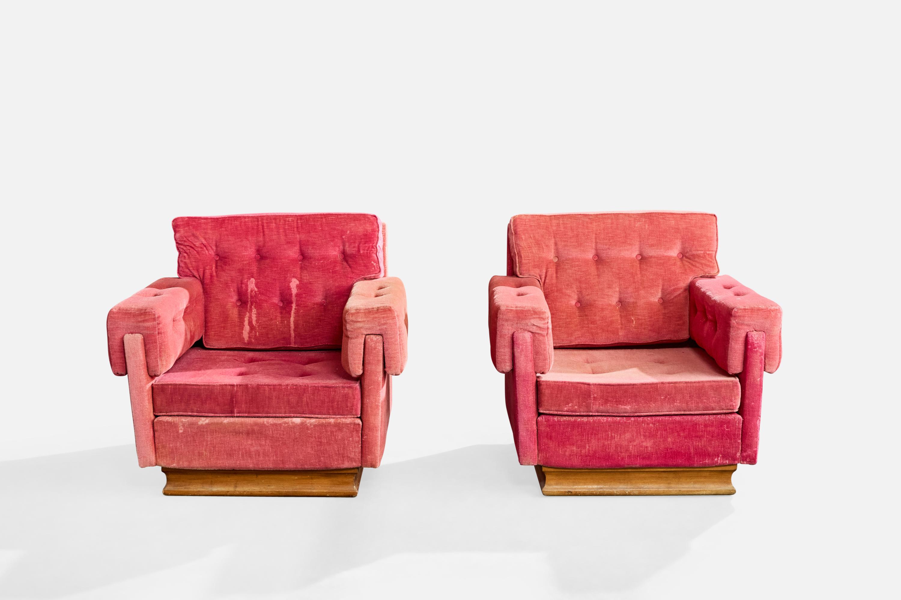 Designer italien, fauteuils de salon, velours, bois, Italie, années 1960 État moyen - En vente à High Point, NC