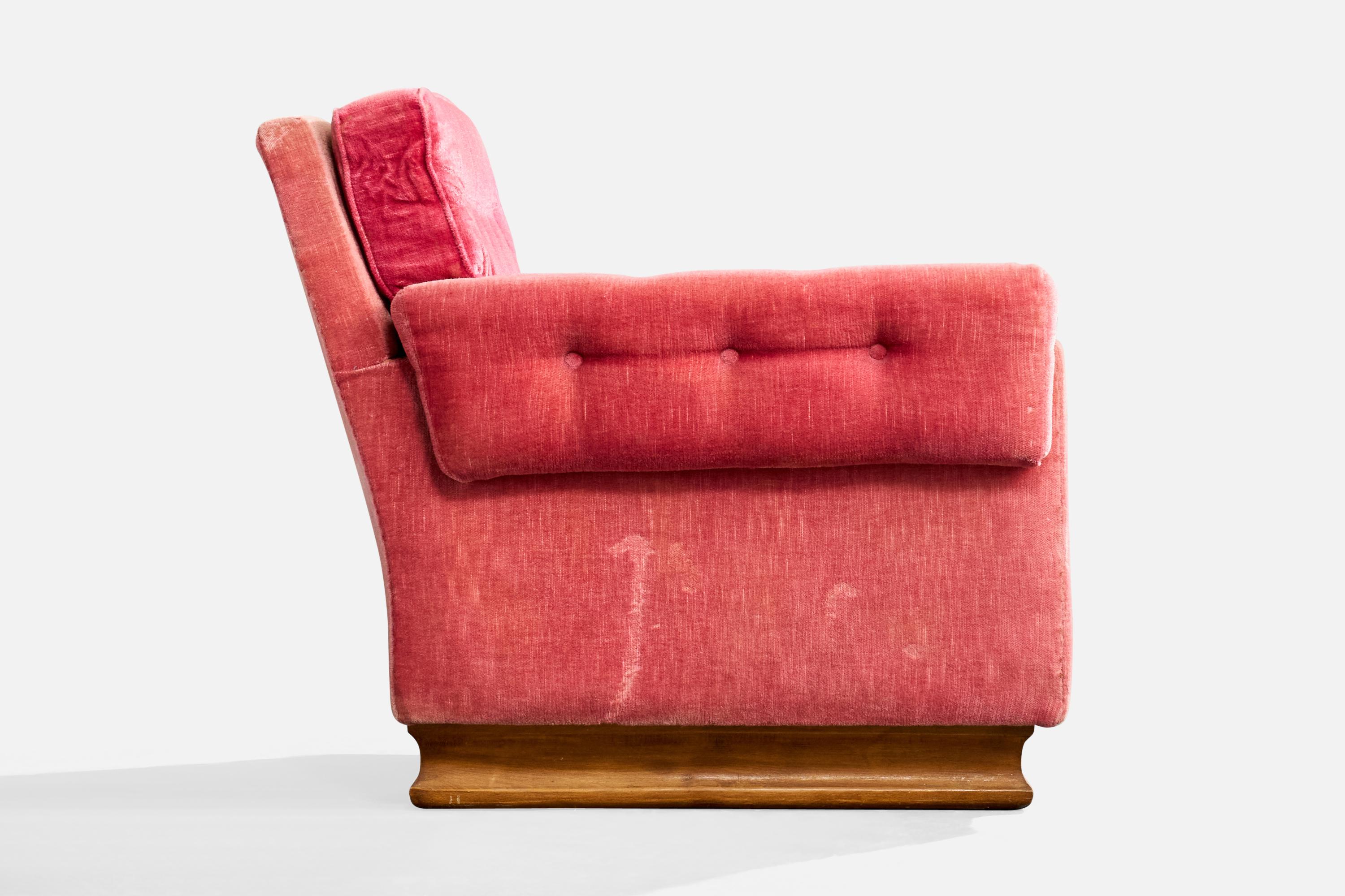 Designer italien, fauteuils de salon, velours, bois, Italie, années 1960 en vente 1