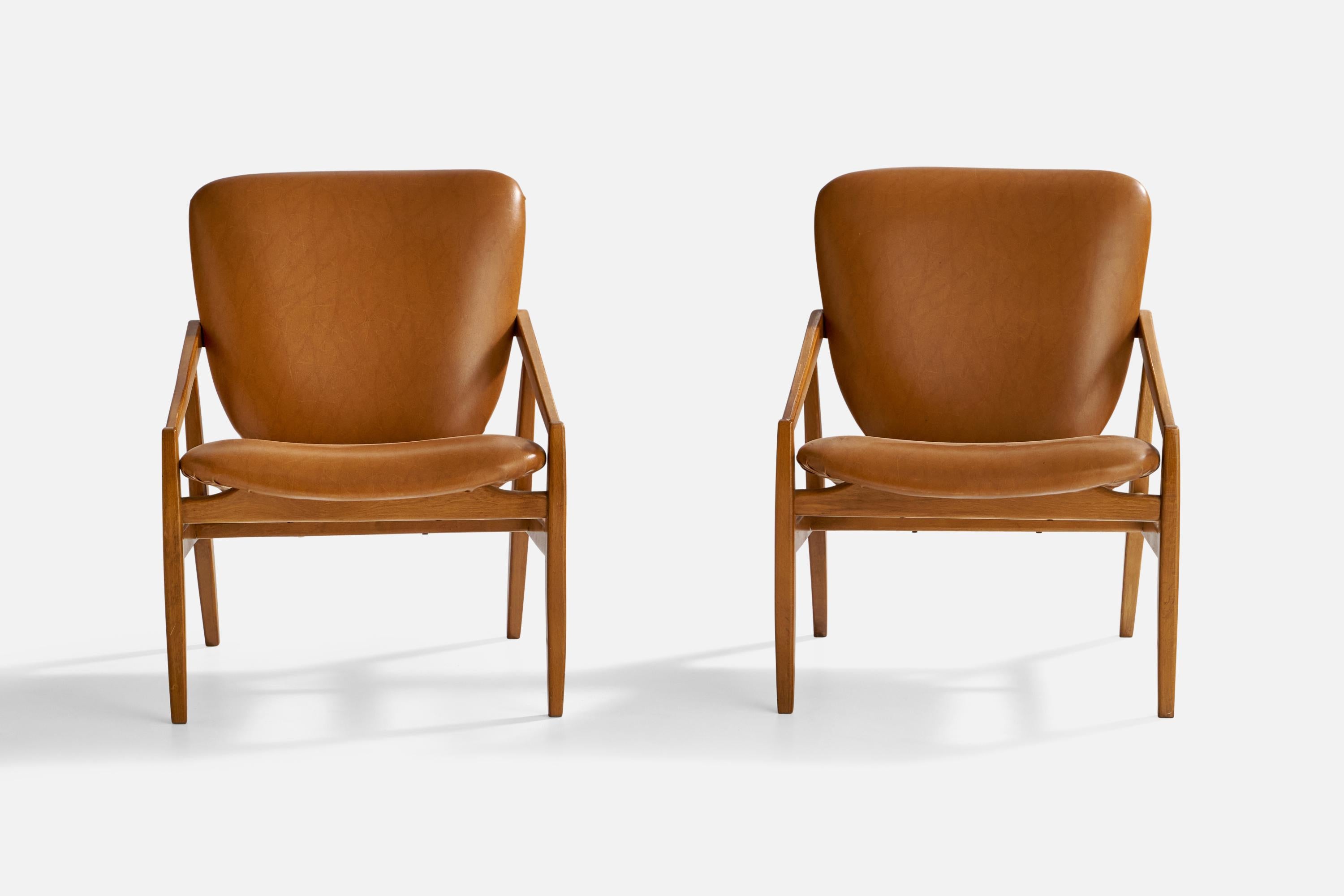 Mid-Century moderno Designer italiano, Sedie da salotto, Noce, Similpelle, Italia, anni '50 in vendita