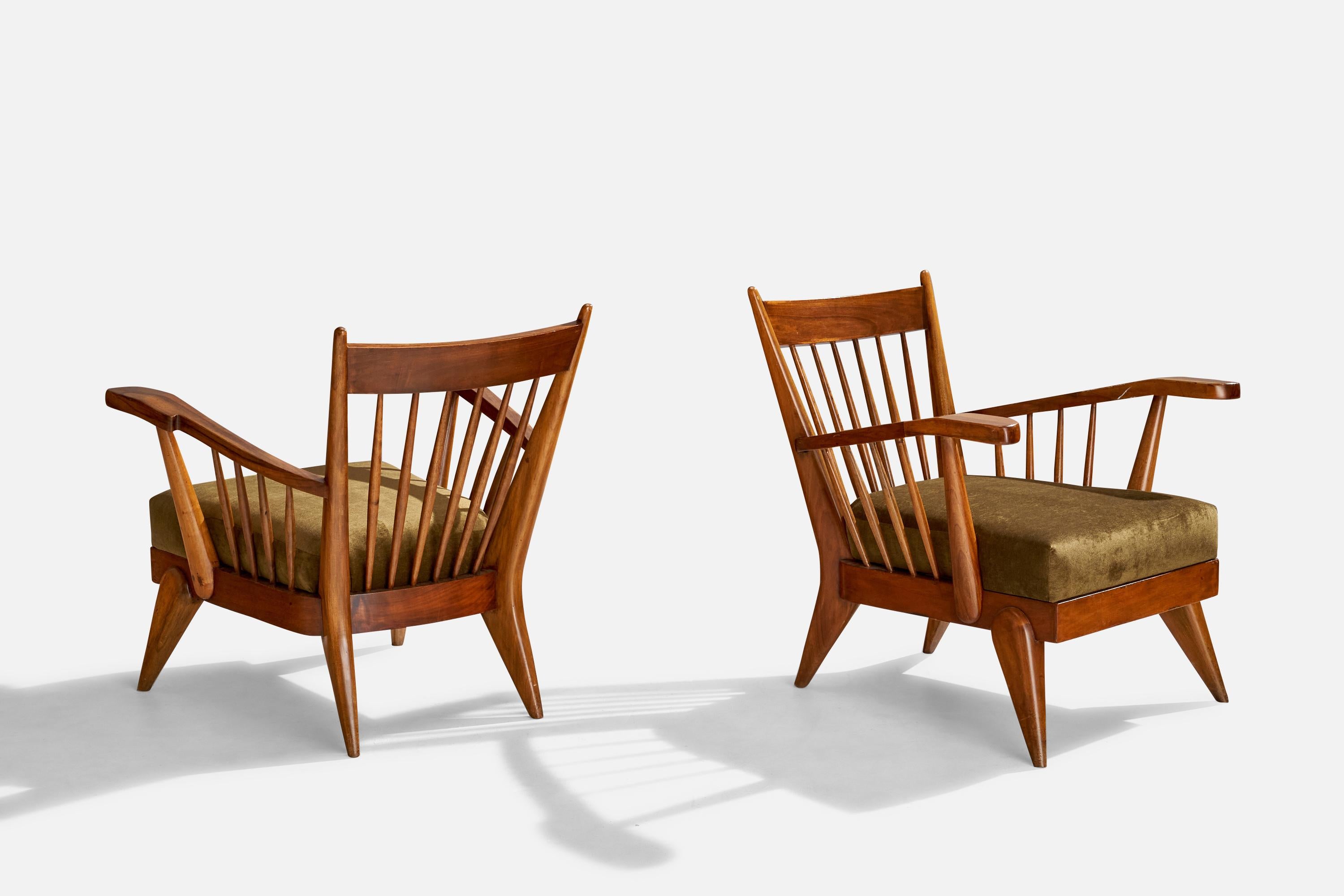 Diseñador italiano, Sillas de salón, Nogal, Terciopelo, Italia, Década de 1940 Italiano en venta