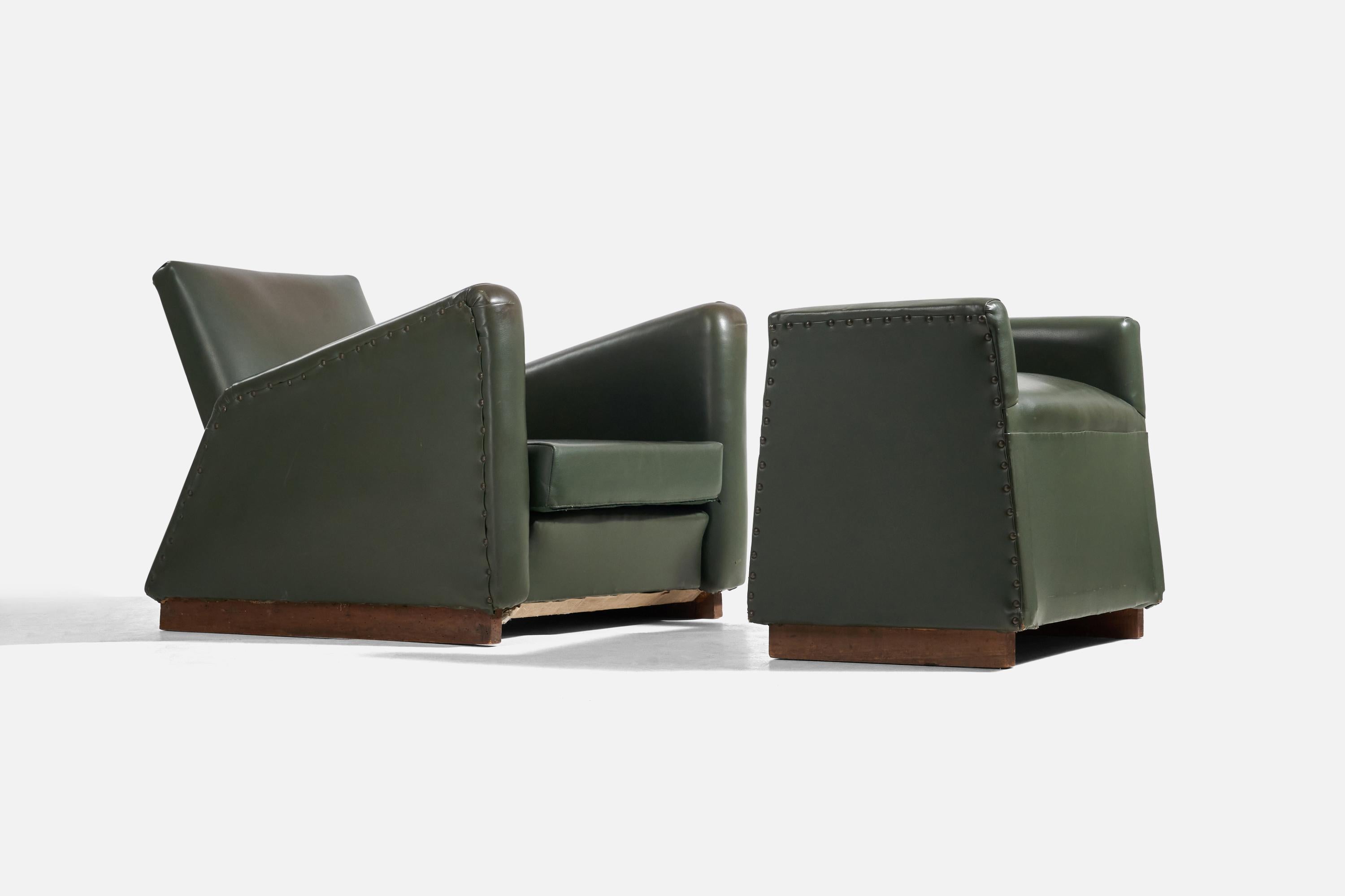 A pair of green leatherette and wood lounge chairs with ottomans, designed and produced by an Italian designer, Italy, 1940s.