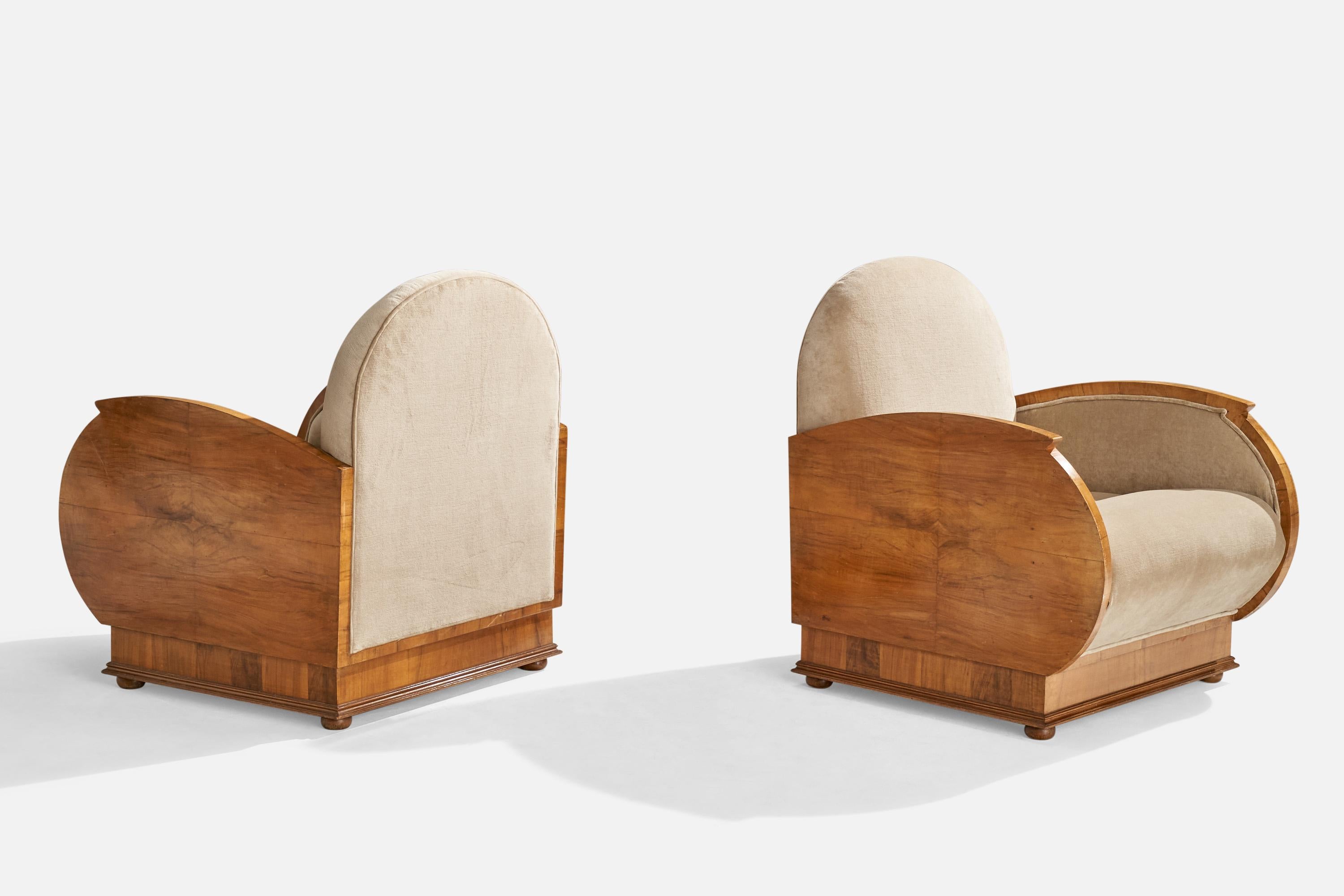 Art Deco Italian Designer, Lounge Chairs with Ottomans, Walnut, Velvet, Italy, 1930s For Sale
