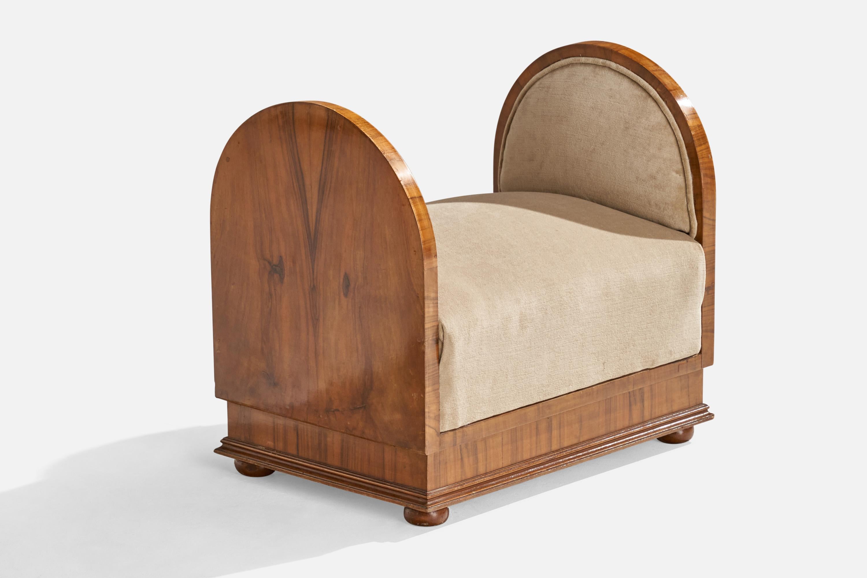 Italian Designer, Lounge Chairs with Ottomans, Walnut, Velvet, Italy, 1930s In Good Condition For Sale In High Point, NC