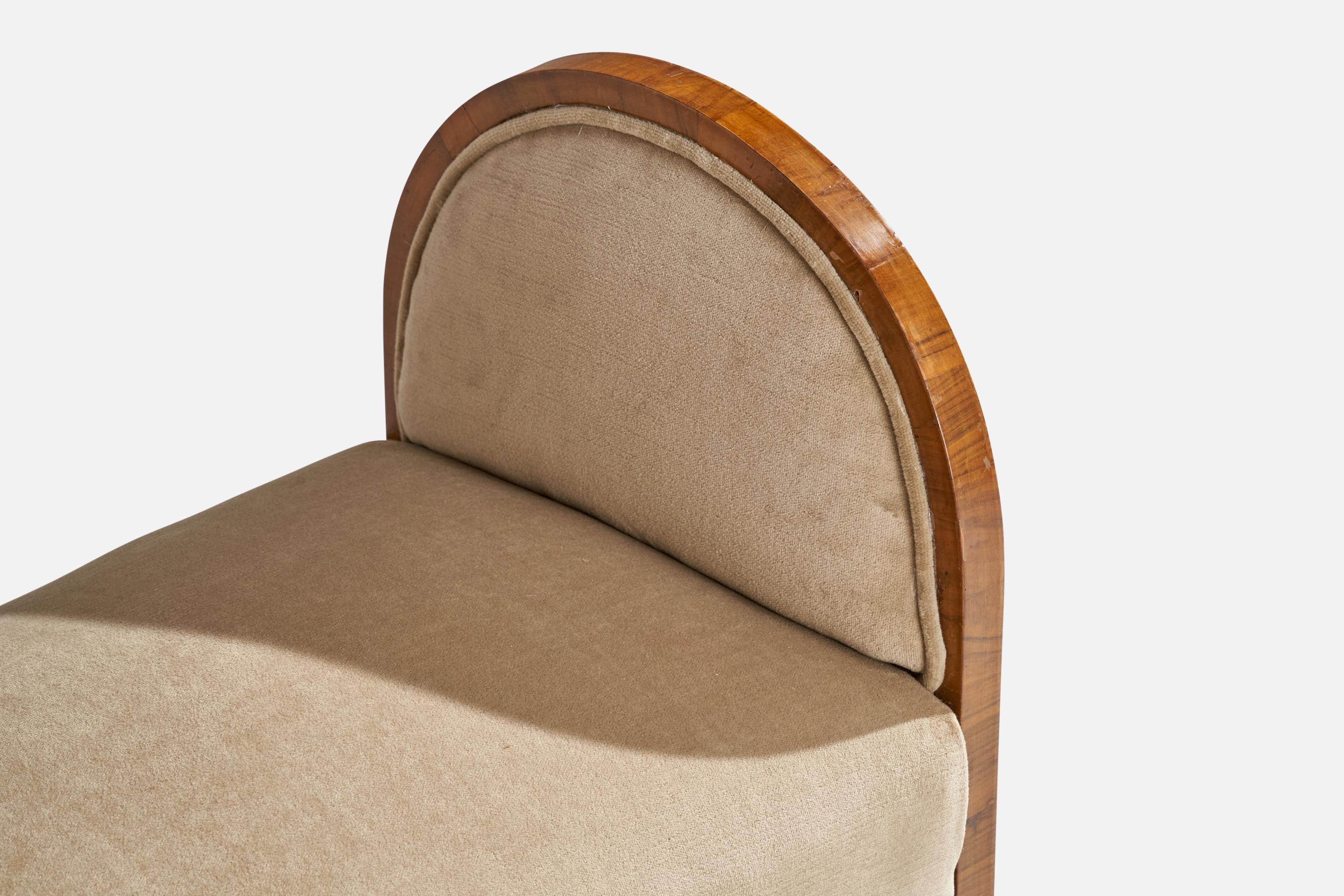 Italian Designer, Lounge Chairs with Ottomans, Walnut, Velvet, Italy, 1930s For Sale 3