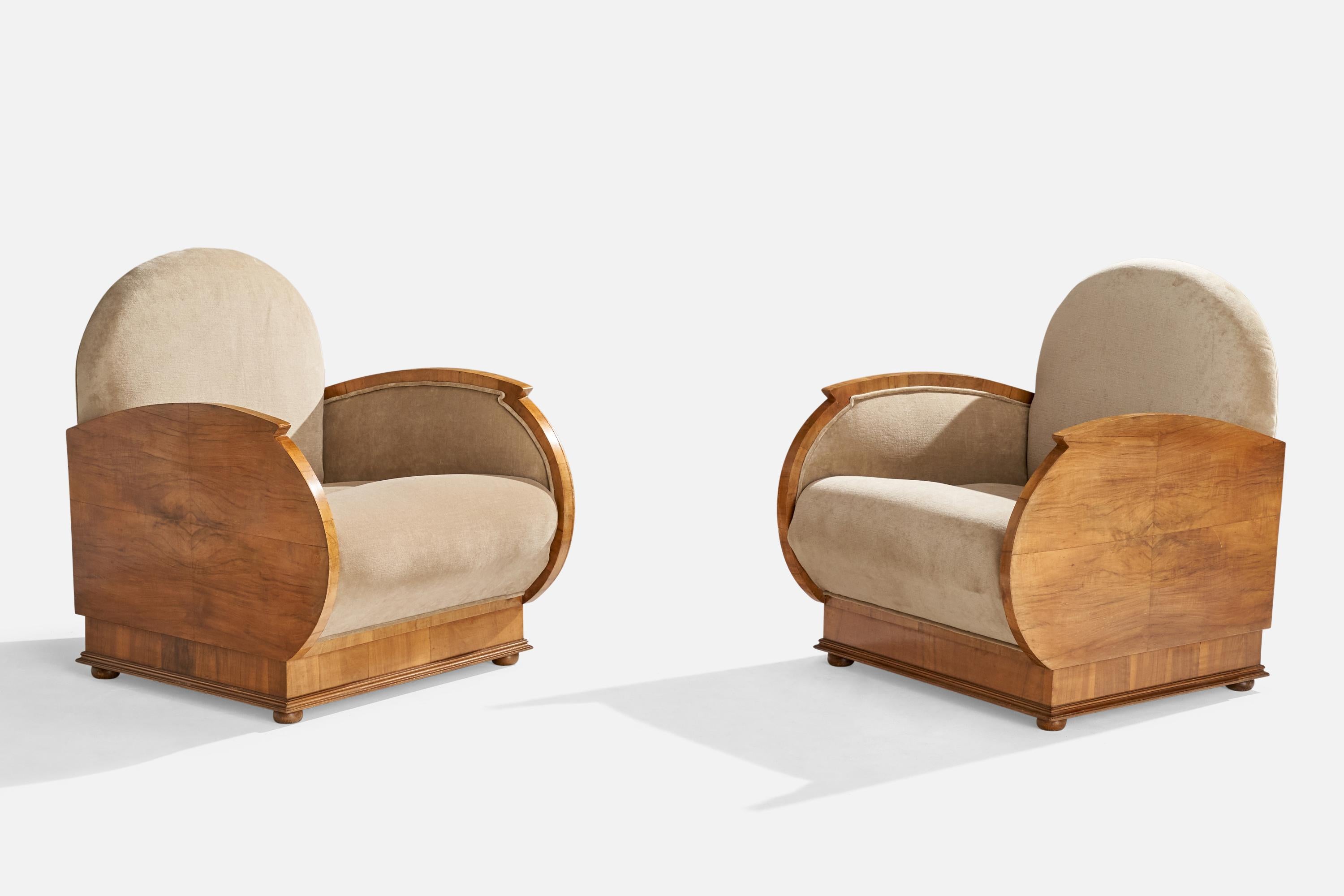 Italian Designer, Lounge Chairs with Ottomans, Walnut, Velvet, Italy, 1930s For Sale 4