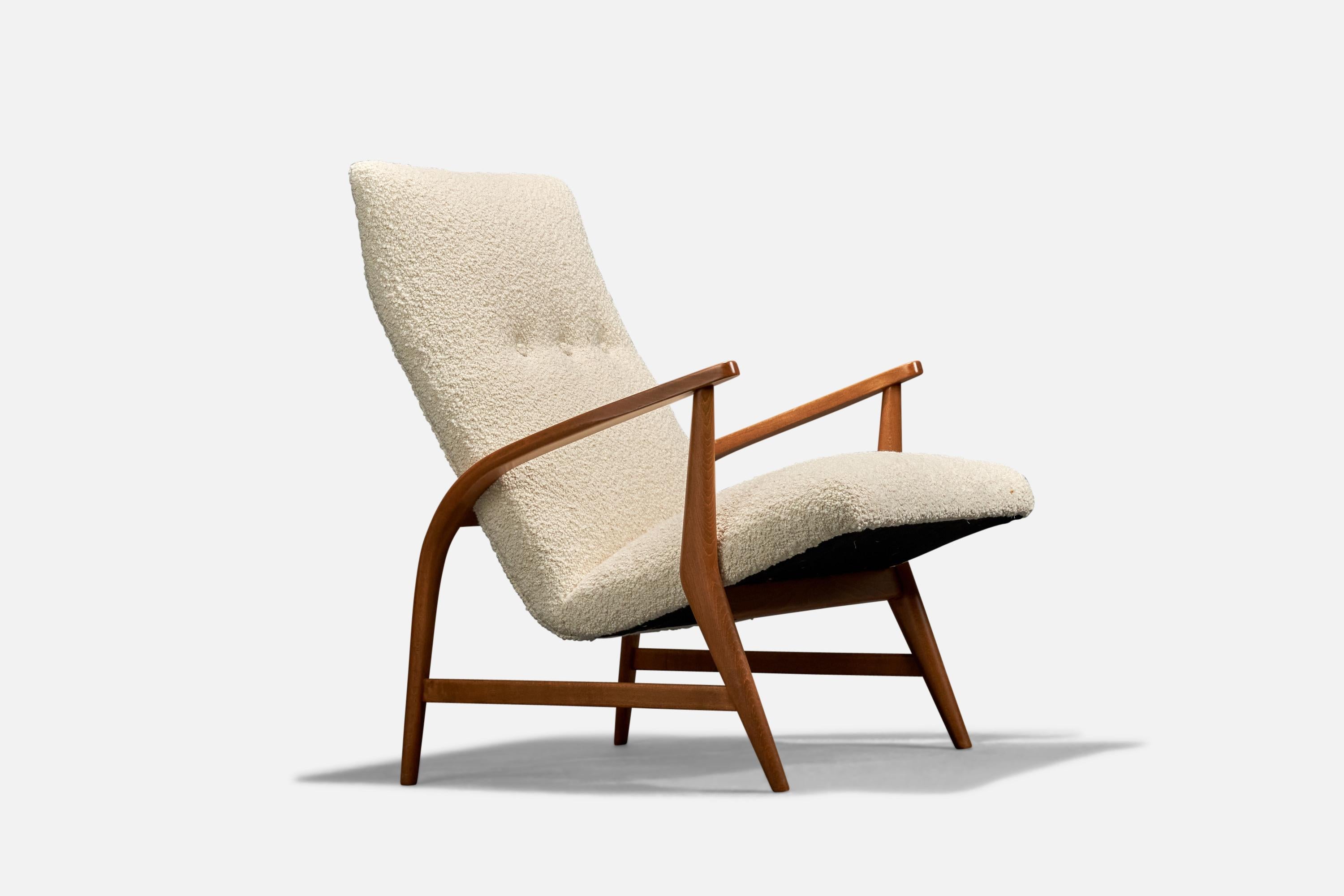 A pair of white fabric and wood lounge chairs designed and produced in Italy, 1940s. 