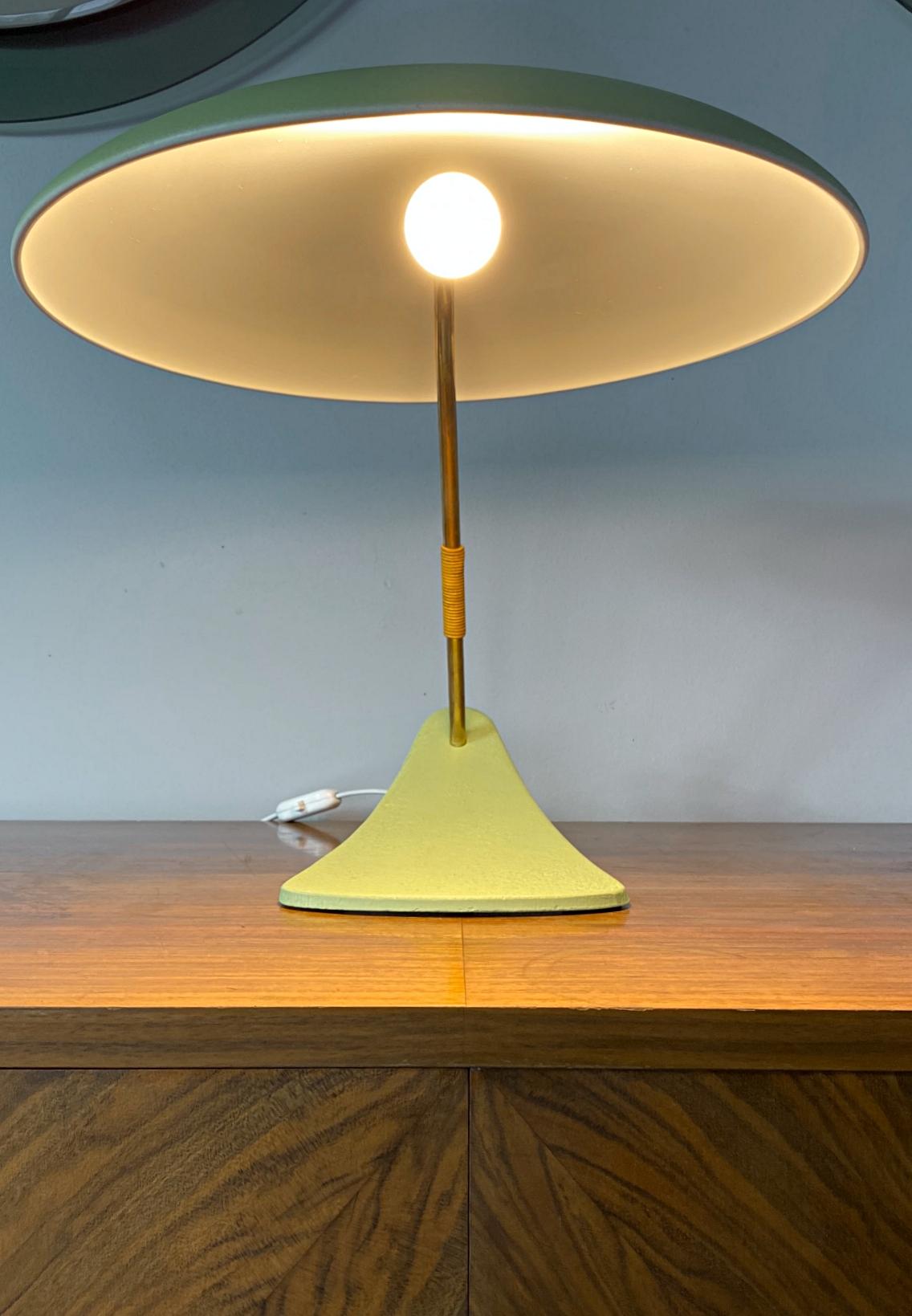 Italian Designer Mid-Century Modern UFO Table Lamp, 1950s, Italy 3