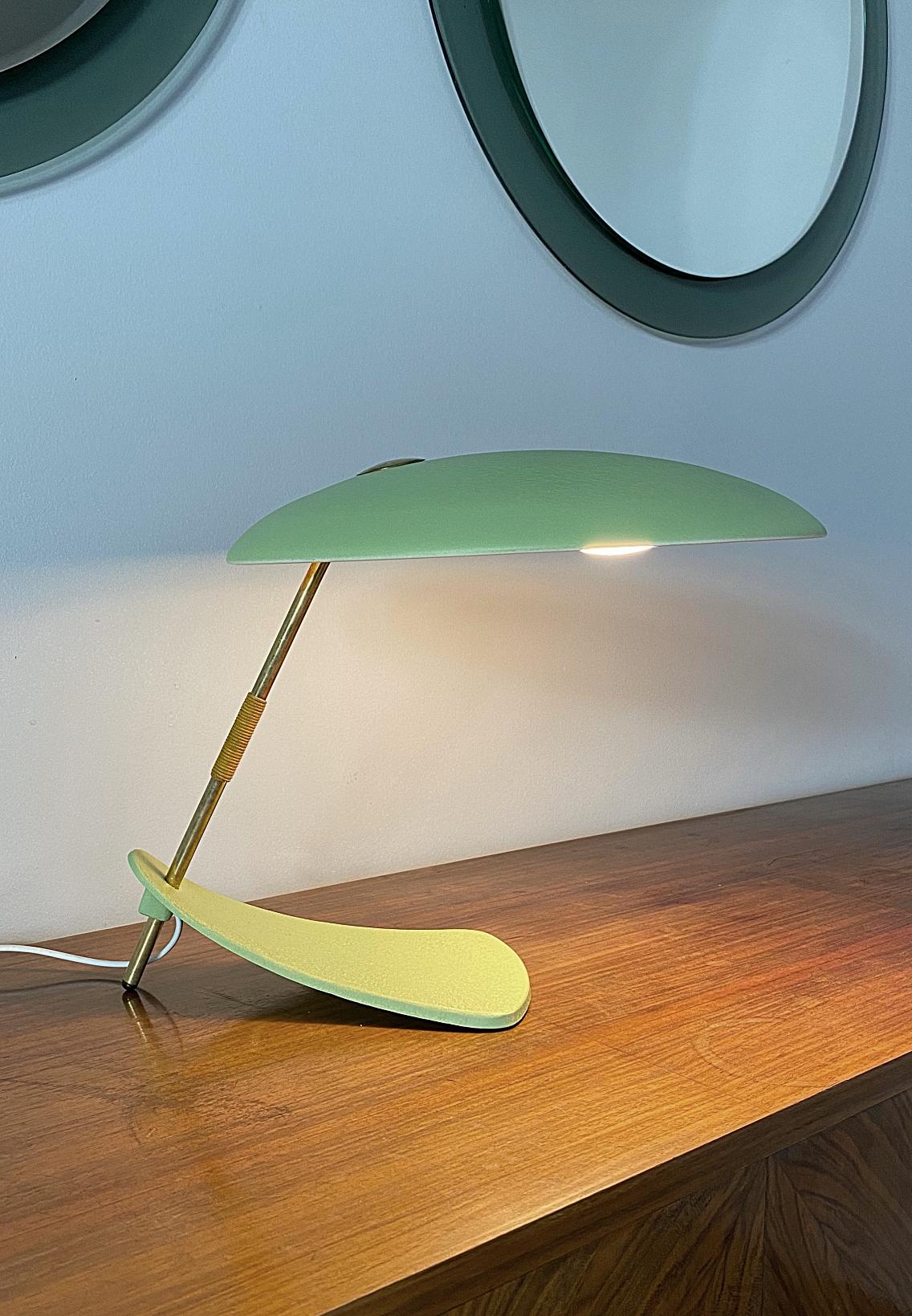 Italian Designer Mid-Century Modern UFO Table Lamp, 1950s, Italy In Good Condition For Sale In Biebergemund, Hessen