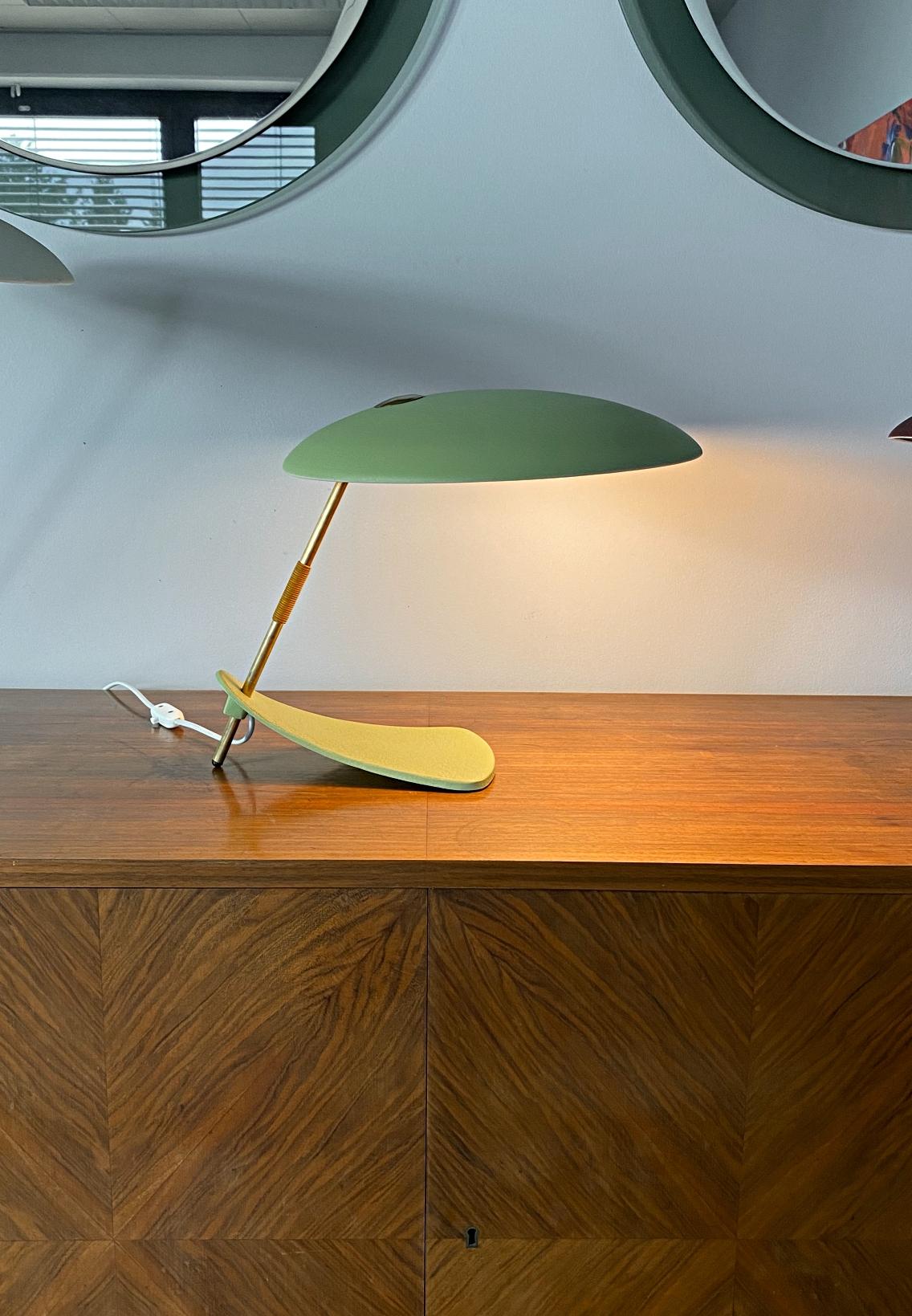 Italian Designer Mid-Century Modern UFO Table Lamp, 1950s, Italy For Sale 2
