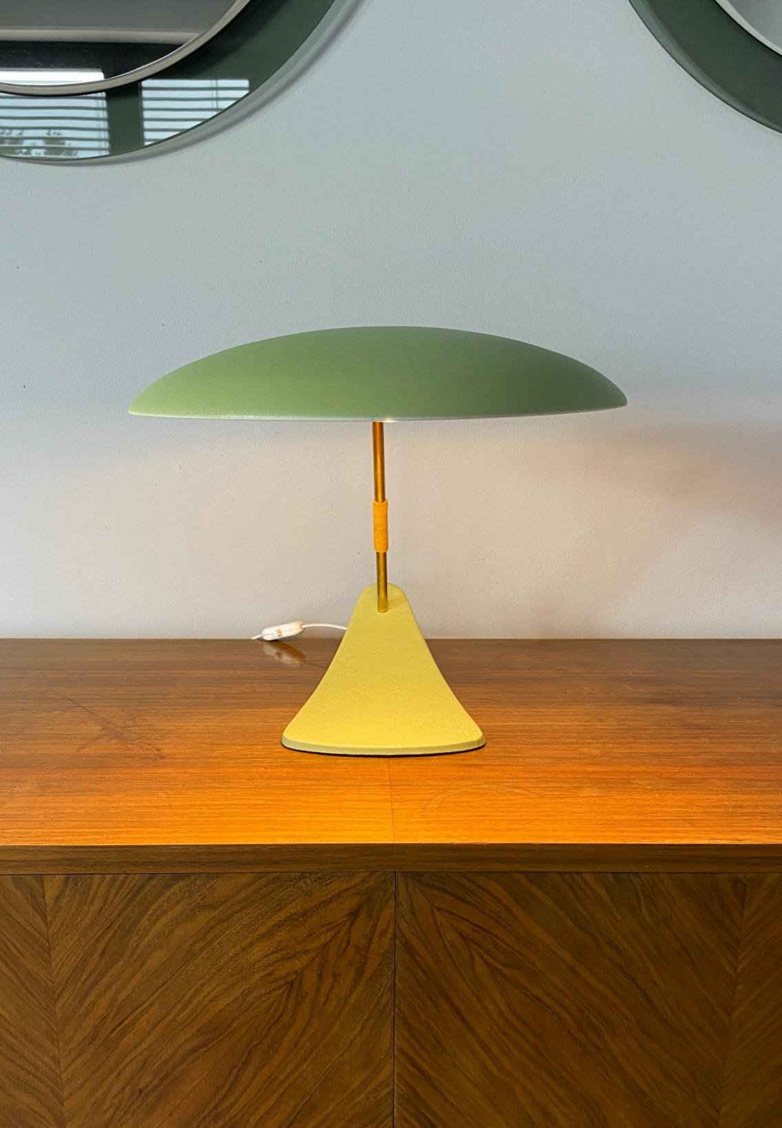 Italian Designer Mid-Century Modern UFO Table Lamp, 1950s, Italy For Sale 3