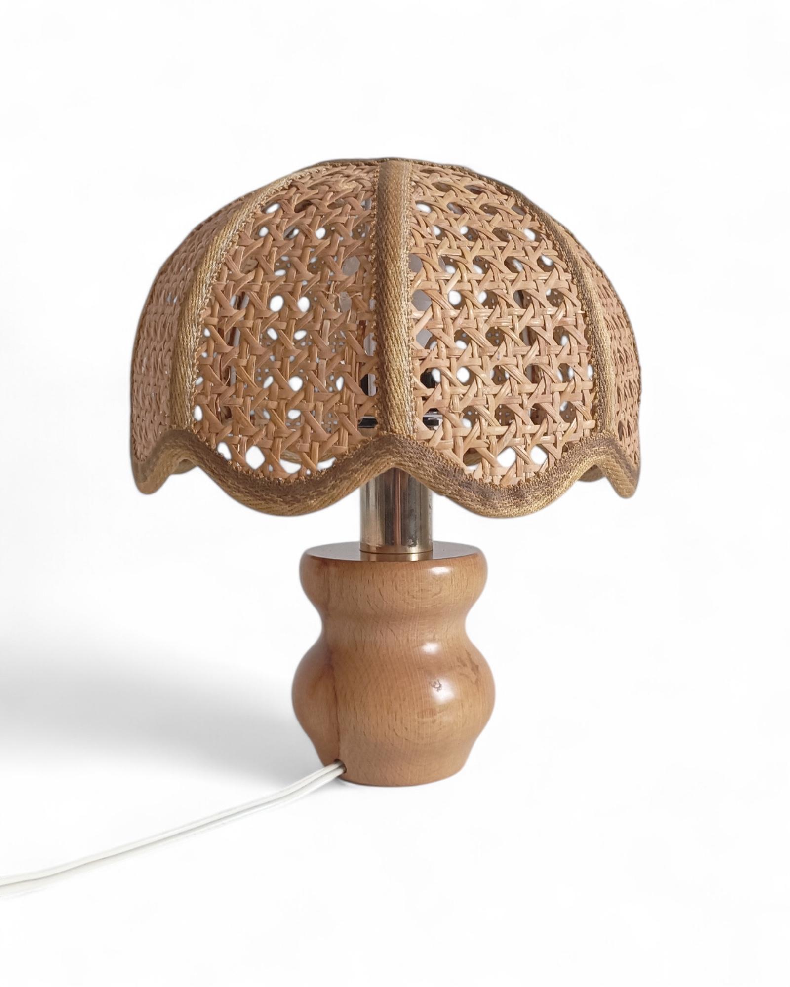 Lampe de table en bois de pin et canne de designer italien du milieu du siècle, années 1970 en vente 6
