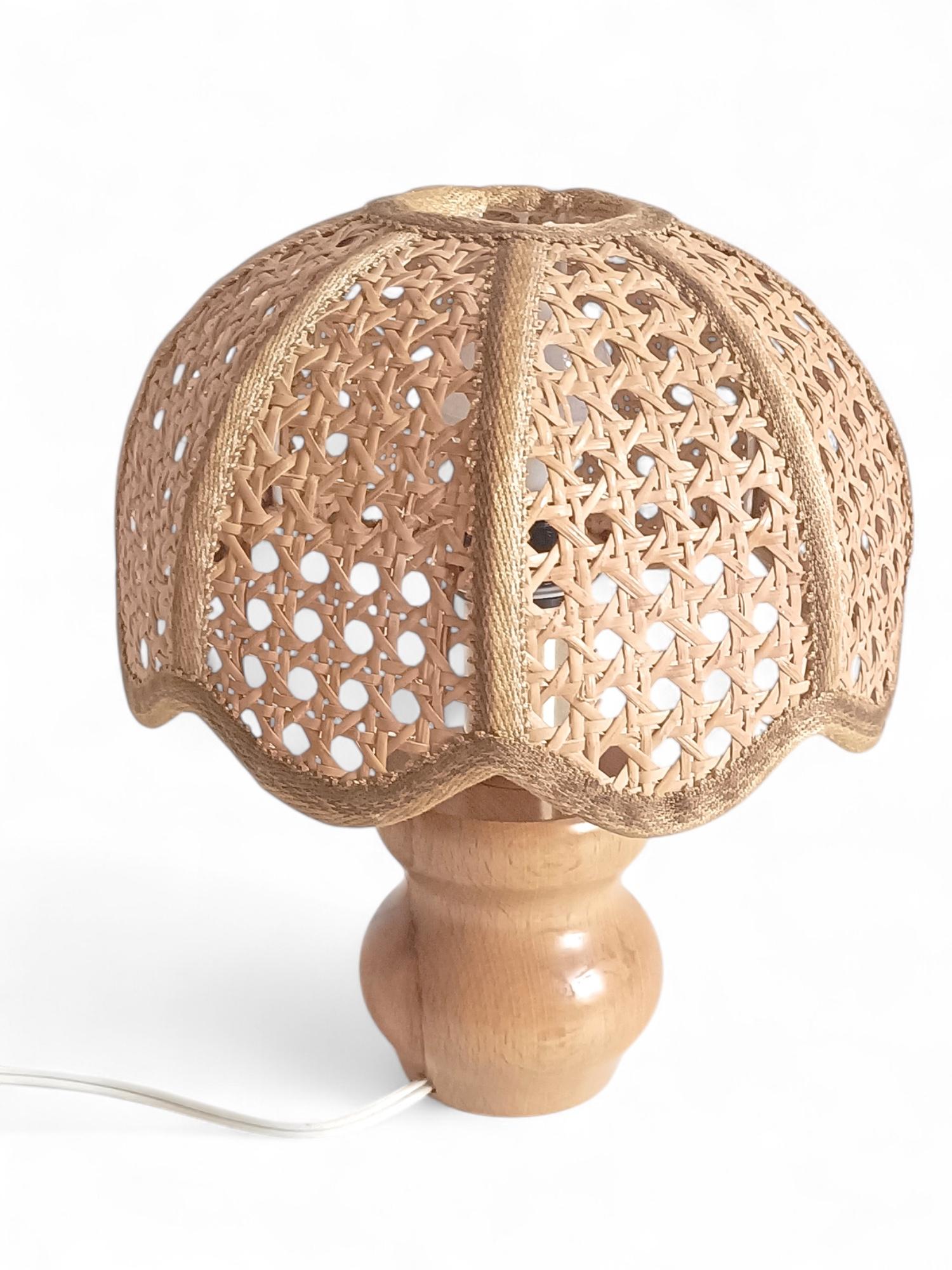 Métal Lampe de table en bois de pin et canne de designer italien du milieu du siècle, années 1970 en vente
