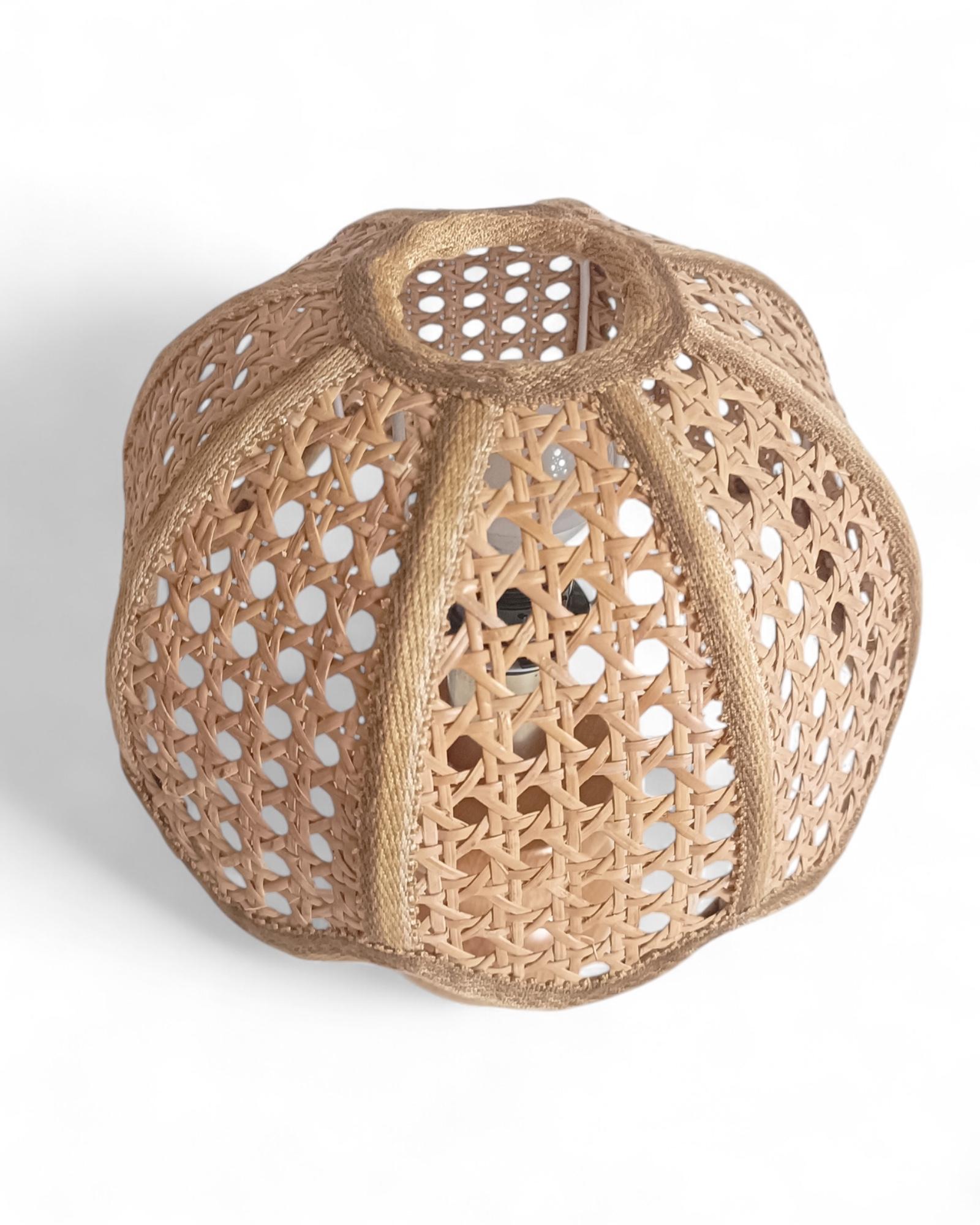 Lampe de table en bois de pin et canne de designer italien du milieu du siècle, années 1970 en vente 2