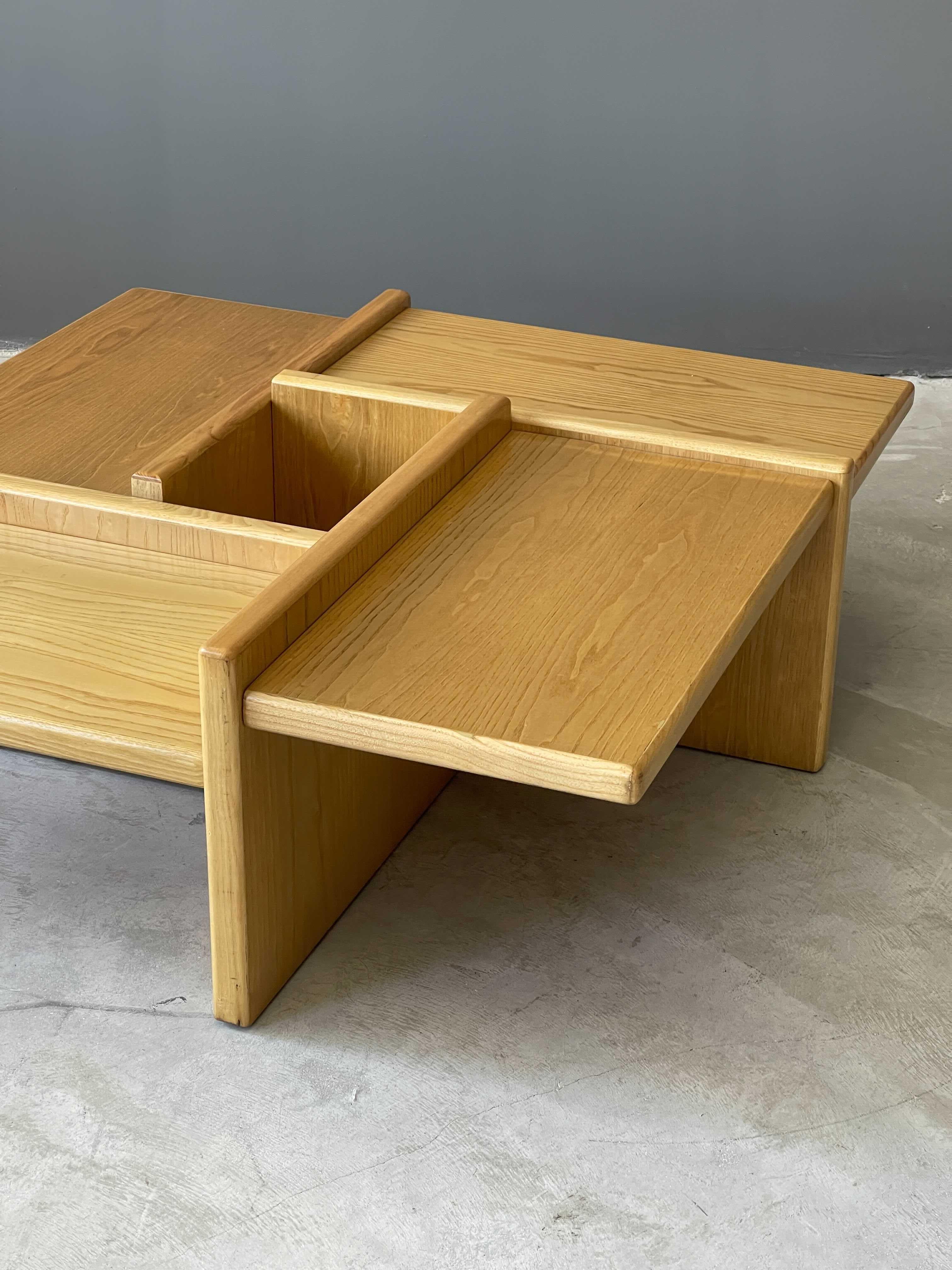 Italian Designer, Minimalist Coffee Table, Solid Oak, Italy, 1970s In Good Condition In High Point, NC