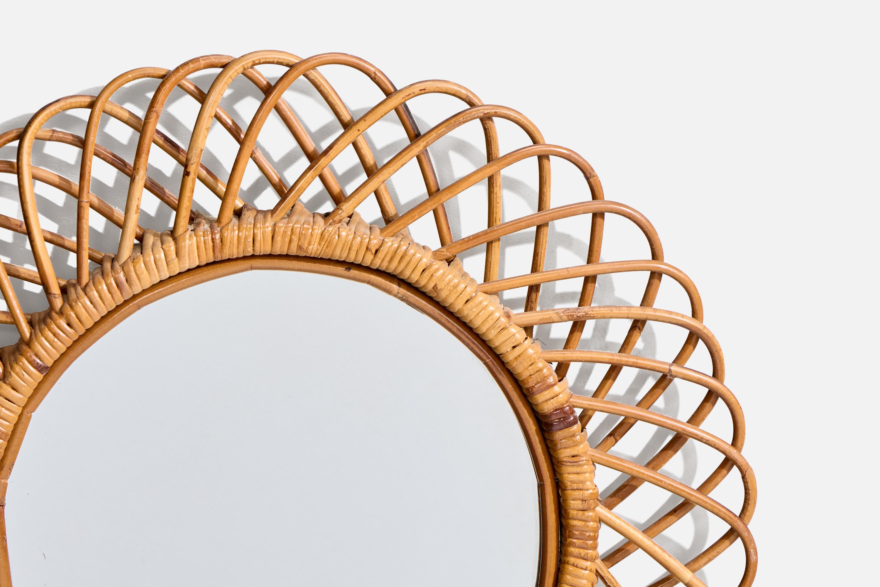 Specchio di design italiano, bambù, rattan, vetro a specchio, Italia, anni '50 In condizioni buone in vendita a High Point, NC