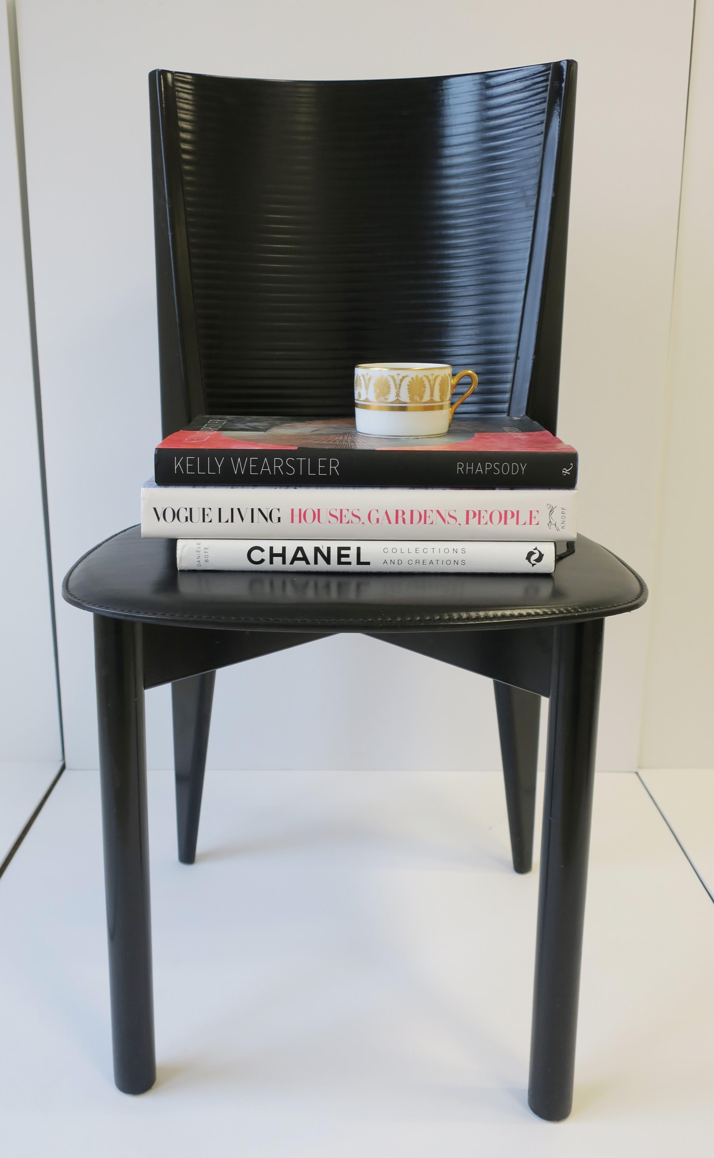 Chaise d'appoint postmoderne en bois laqué noir et cuir de designer italien en vente 8