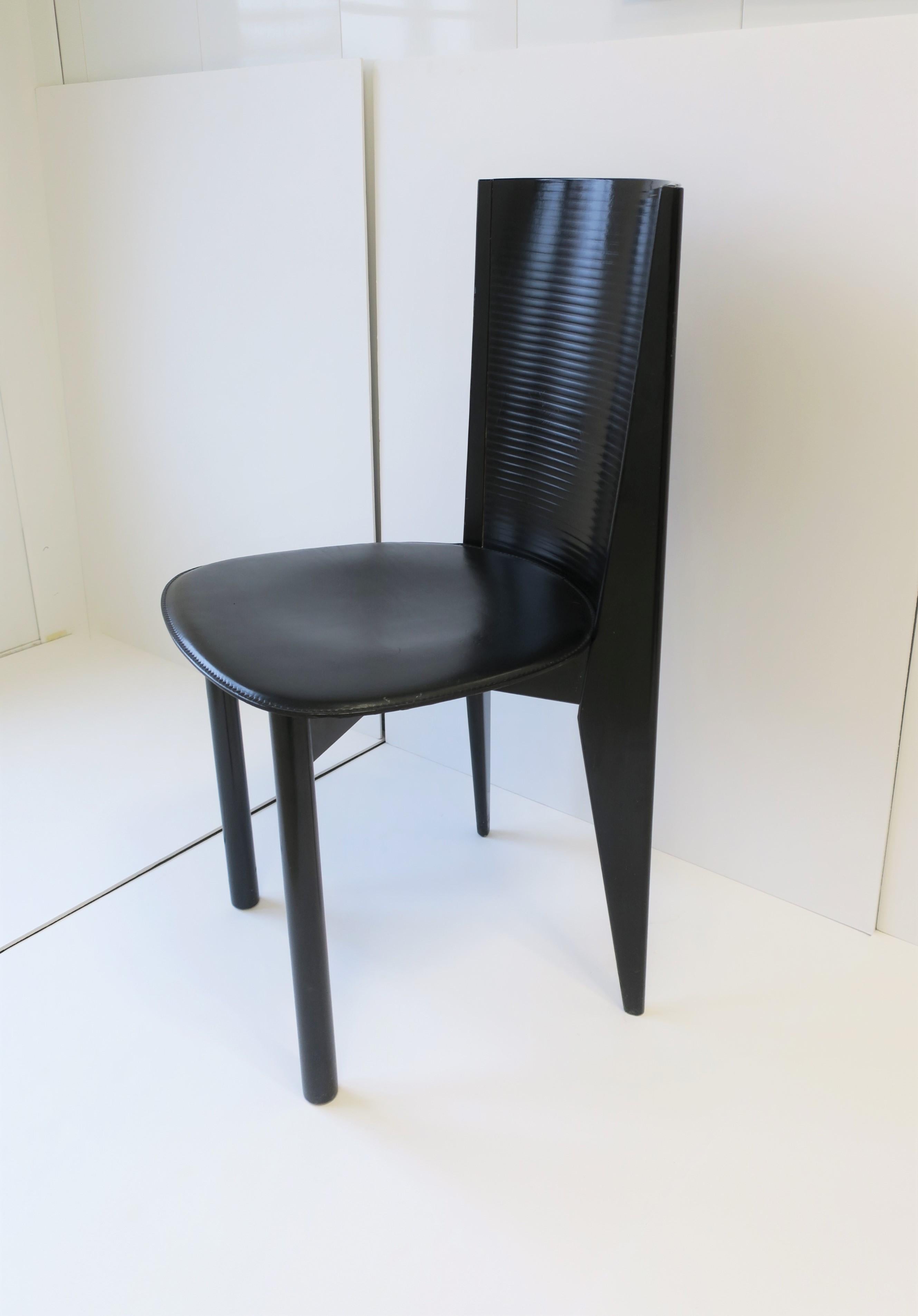 Post-Modern Italian Designer Postmodern Black Lacquer Wood and Leather Side Chair For Sale