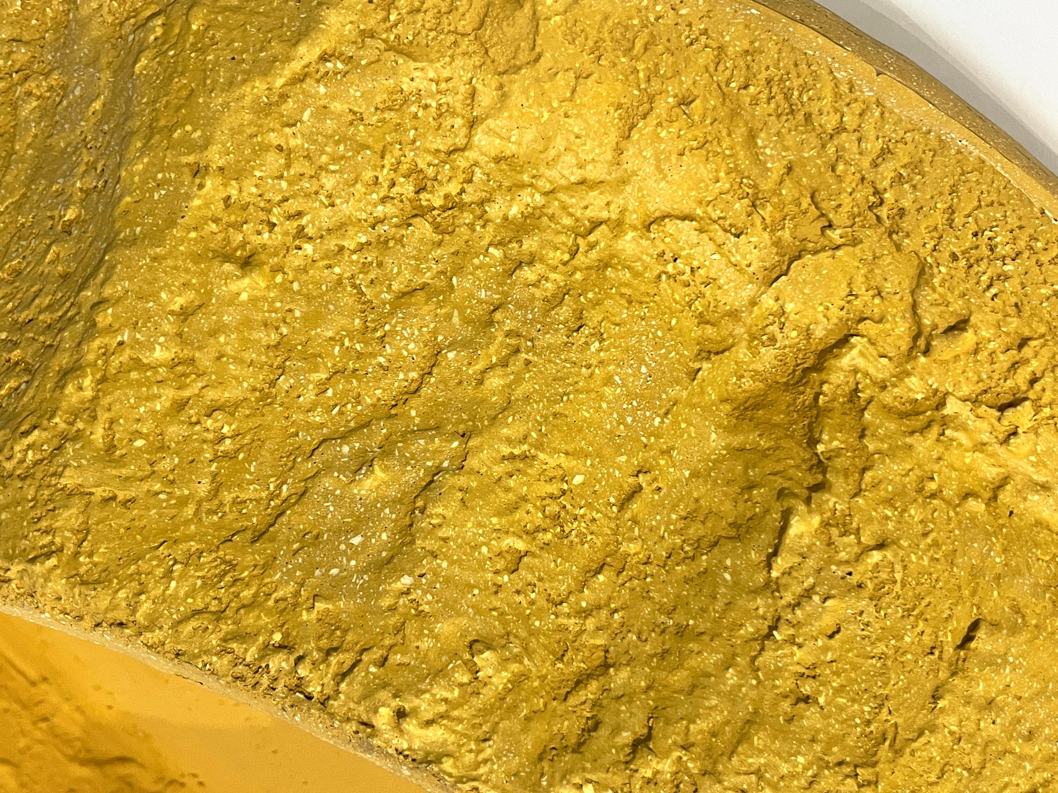 Tavolino da caffè giallo senape personalizzabile di design italiano moderno con texture organica in vendita 6
