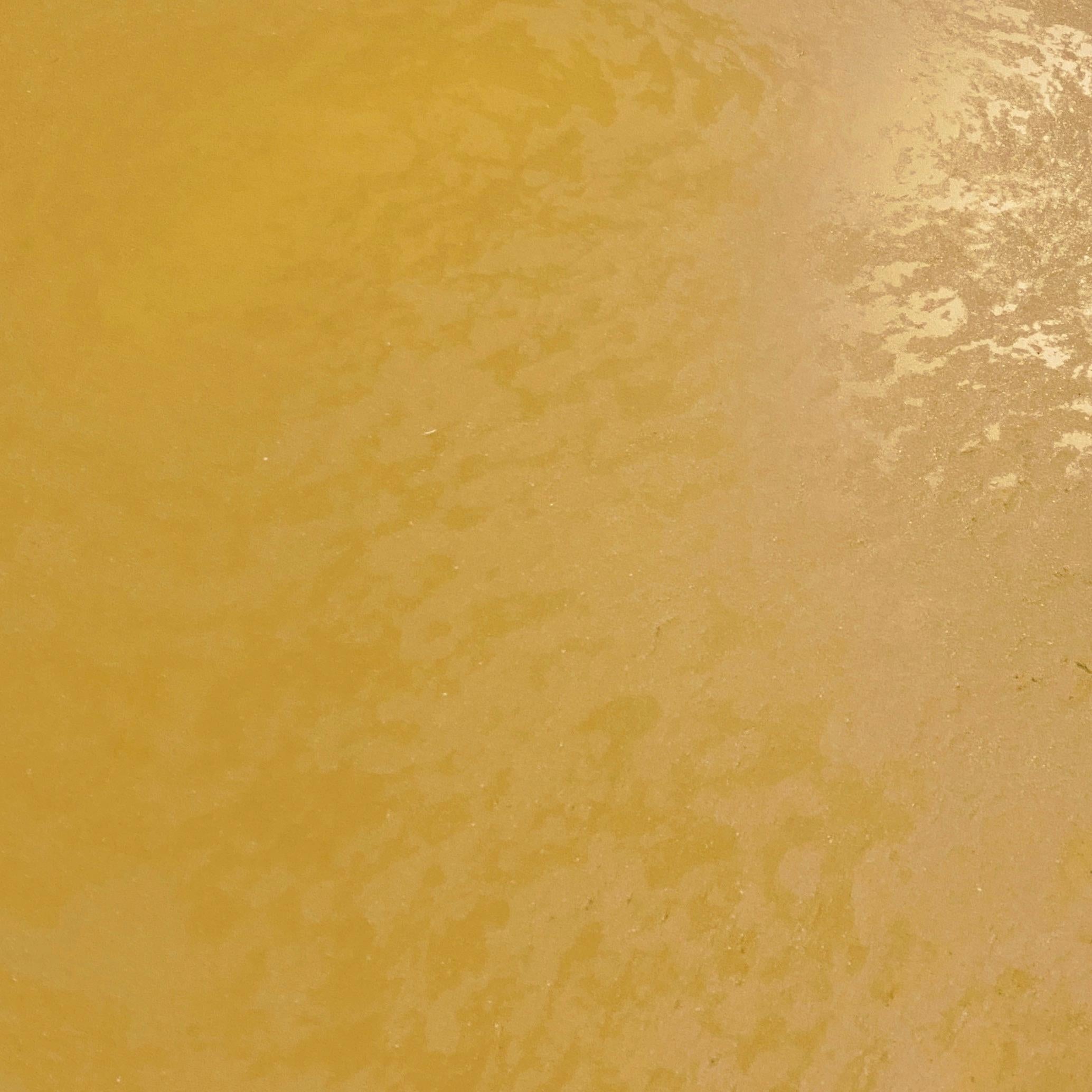 Tavolino da caffè giallo senape personalizzabile di design italiano moderno con texture organica in vendita 10